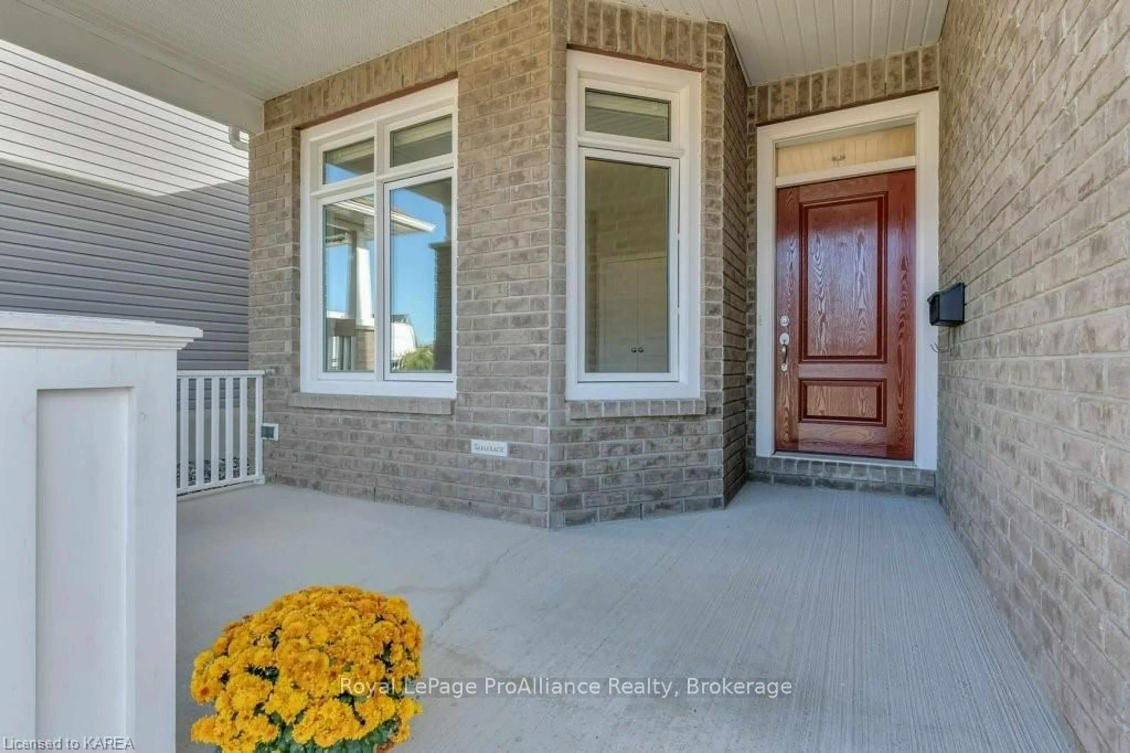 Indoor entryway, wood floors for 1208 ASHFORD Pl, Kingston Ontario K7M 0G4