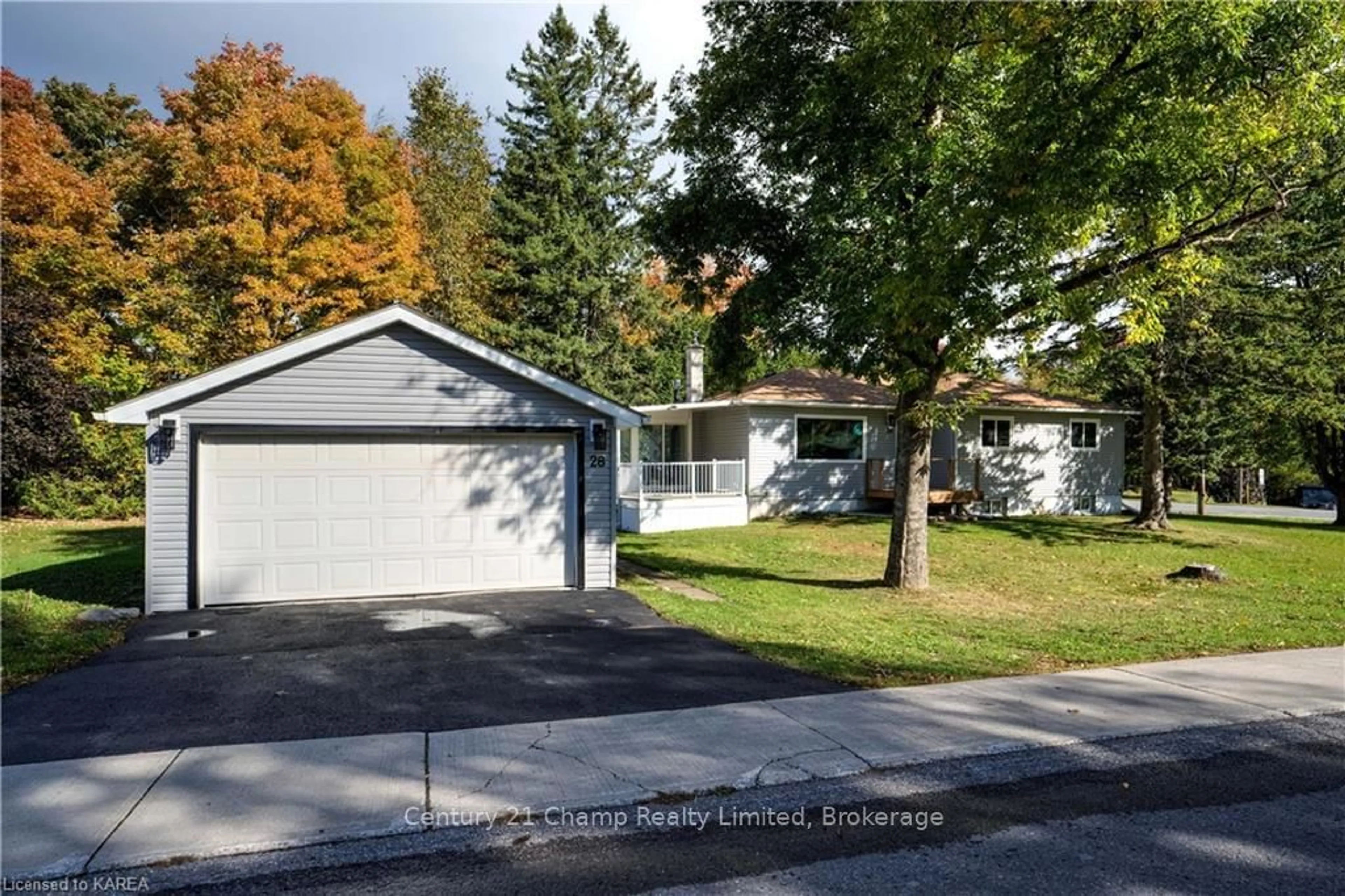 Frontside or backside of a home, the street view for 28 CRAWFORD Dr, Marmora and Lake Ontario K0K 2M0