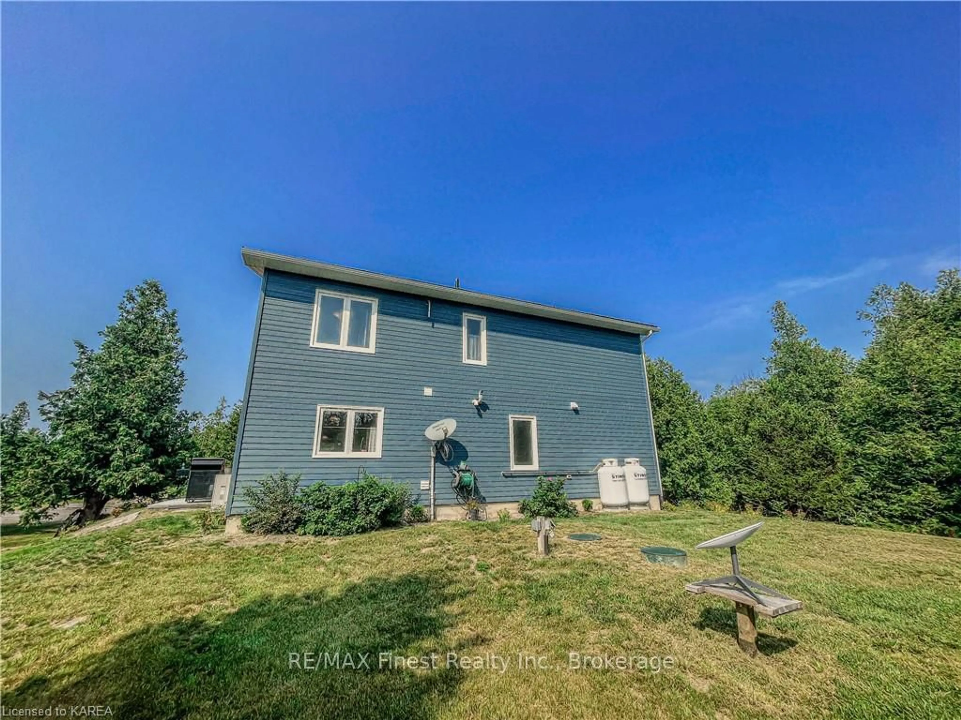 Frontside or backside of a home, cottage for 1977 THORPE Rd, Loyalist Ontario K0H 2H0