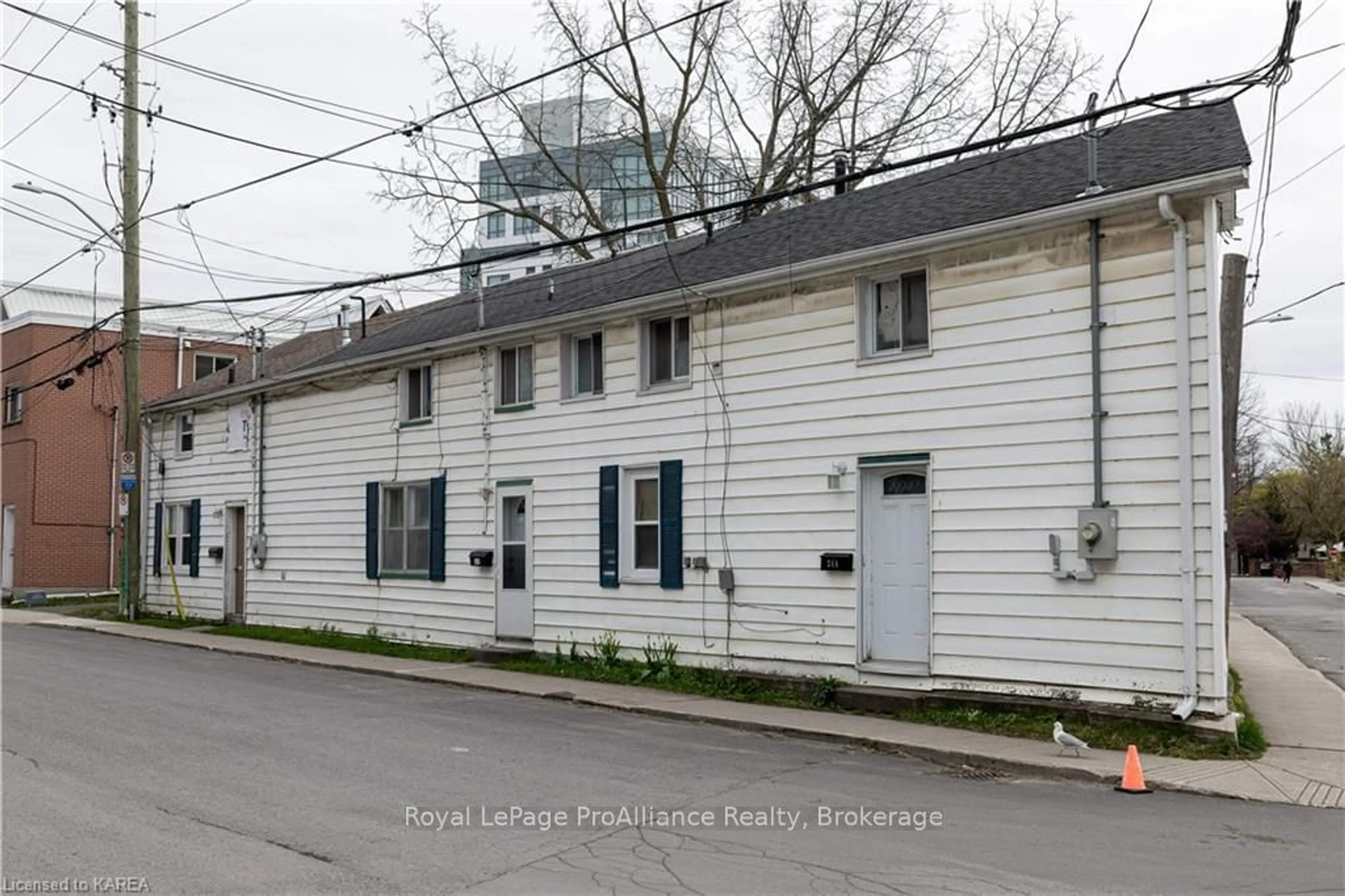 A pic from exterior of the house or condo, the front or back of building for 242 COLBORNE St, Kingston Ontario K7K 1E3