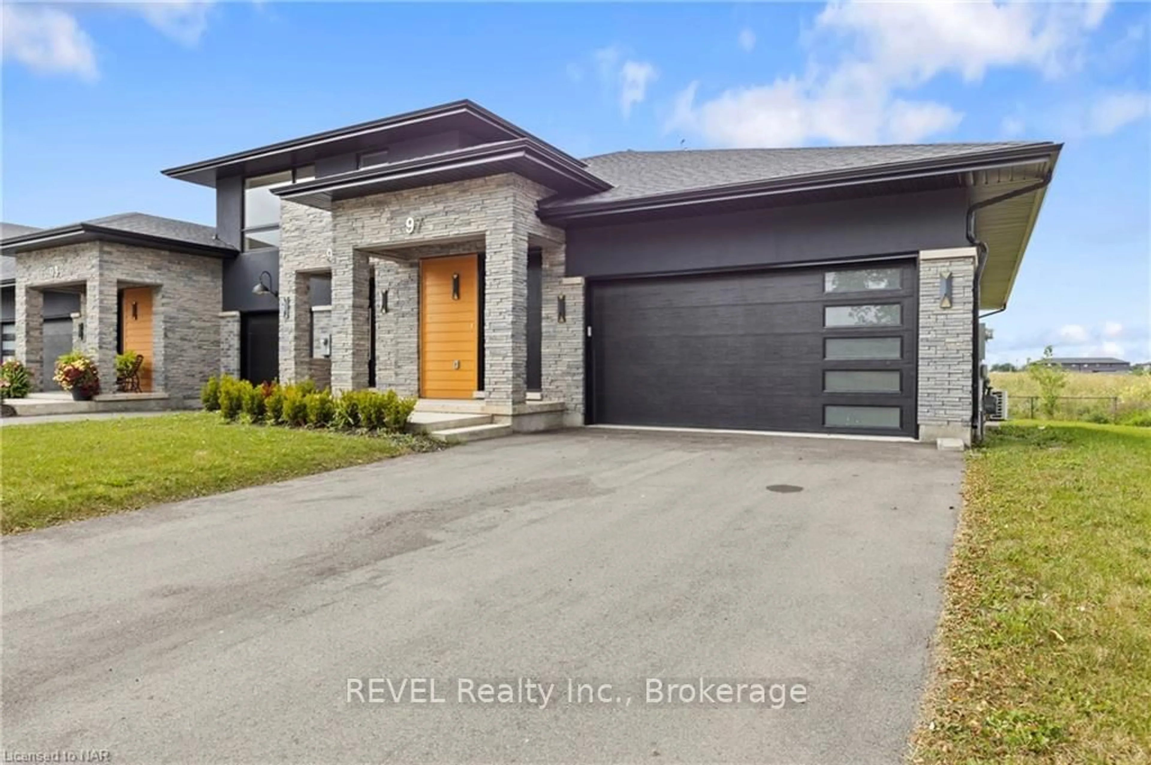 Frontside or backside of a home, the street view for 97 PORT ROBINSON Rd, Pelham Ontario L3B 5N5