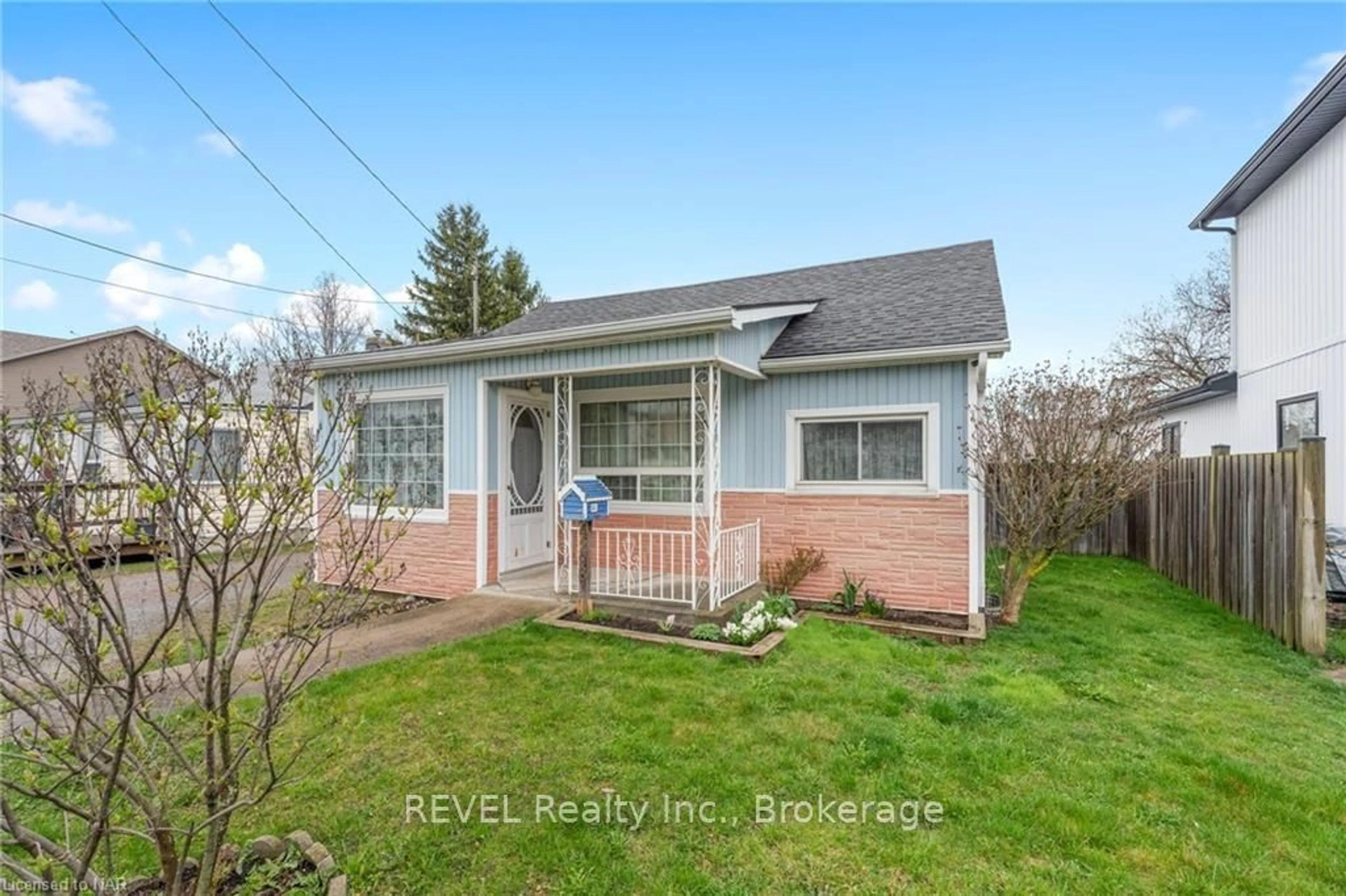 Frontside or backside of a home, the fenced backyard for 4298 SIXTH Ave, Niagara Falls Ontario L2E 4S8