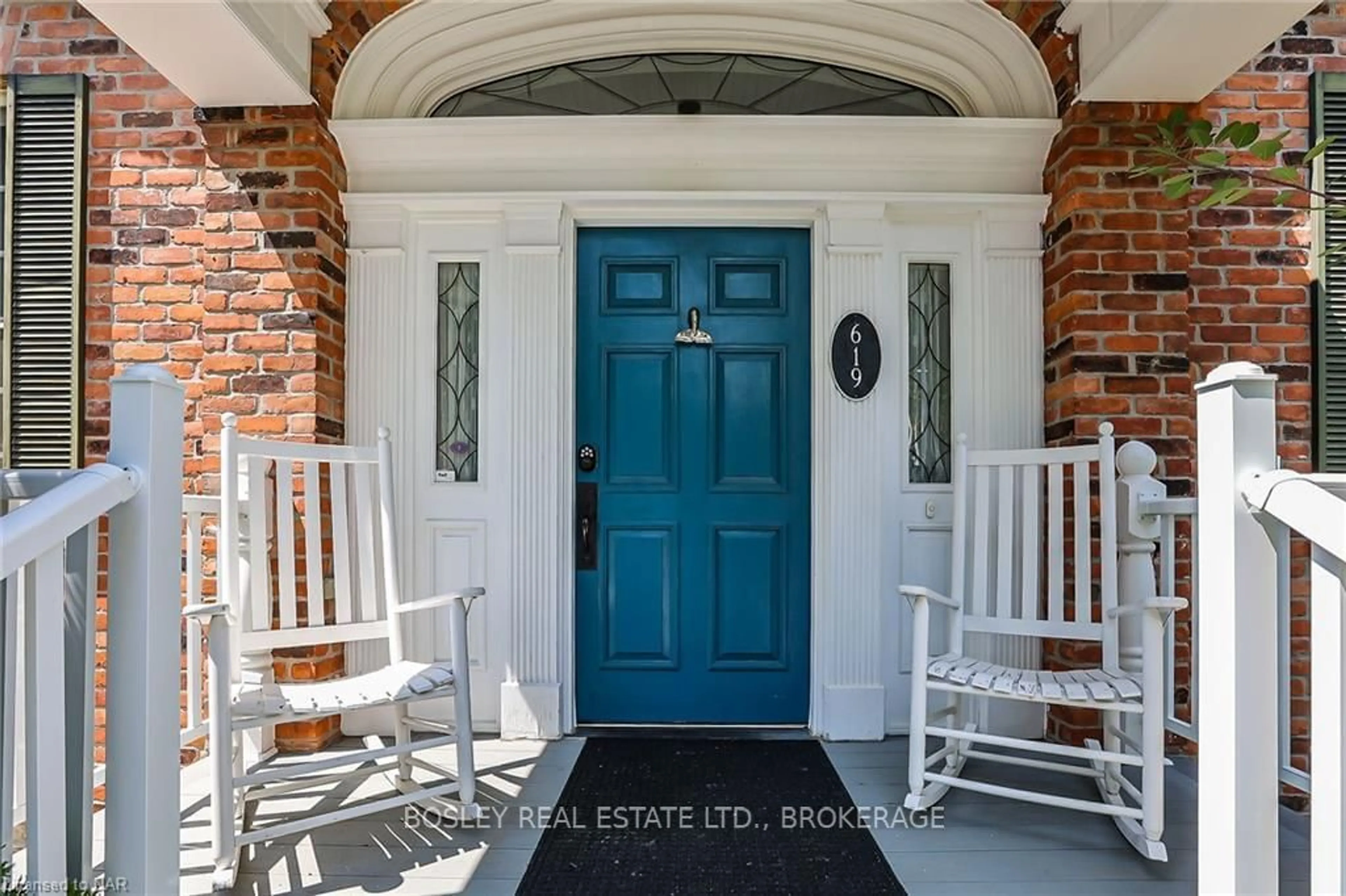 Indoor entryway, wood floors for 619 KING St, Niagara-on-the-Lake Ontario L0S 1J0