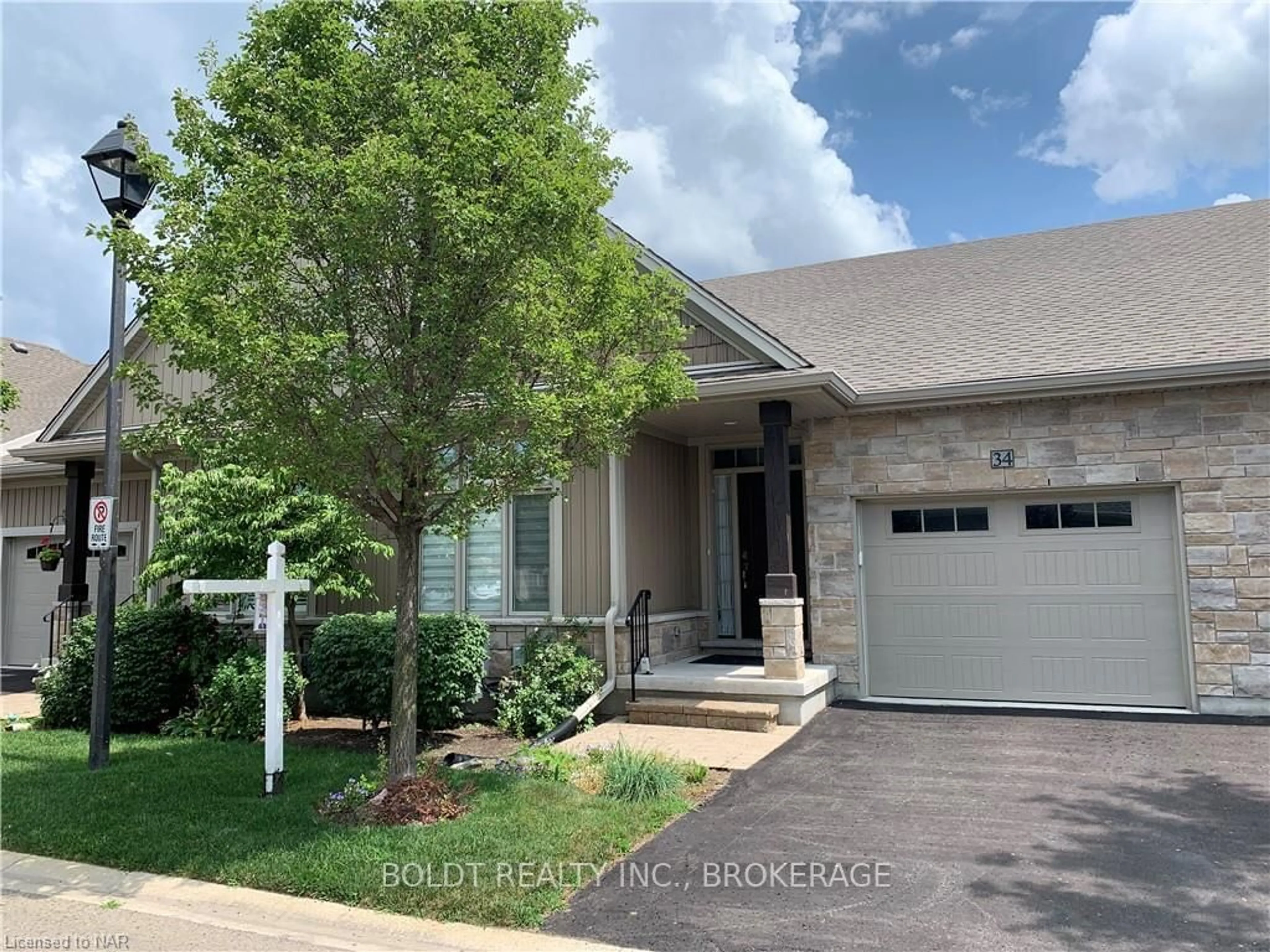 Frontside or backside of a home, the street view for 34 SANDALWOOD, St. Catharines Ontario L2M 0B3