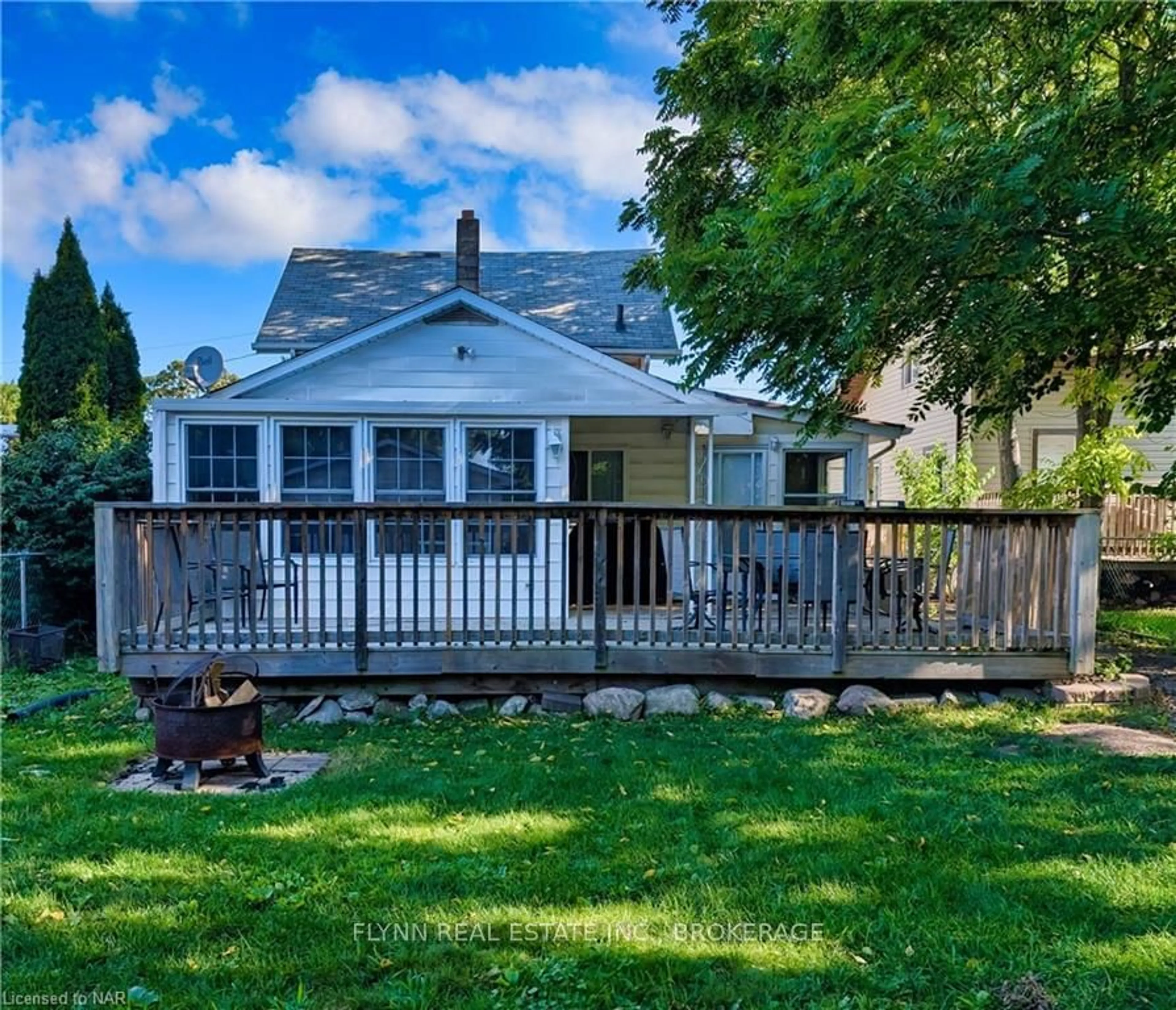 Frontside or backside of a home, the fenced backyard for 6620 BARKER St, Niagara Falls Ontario L2G 1V8