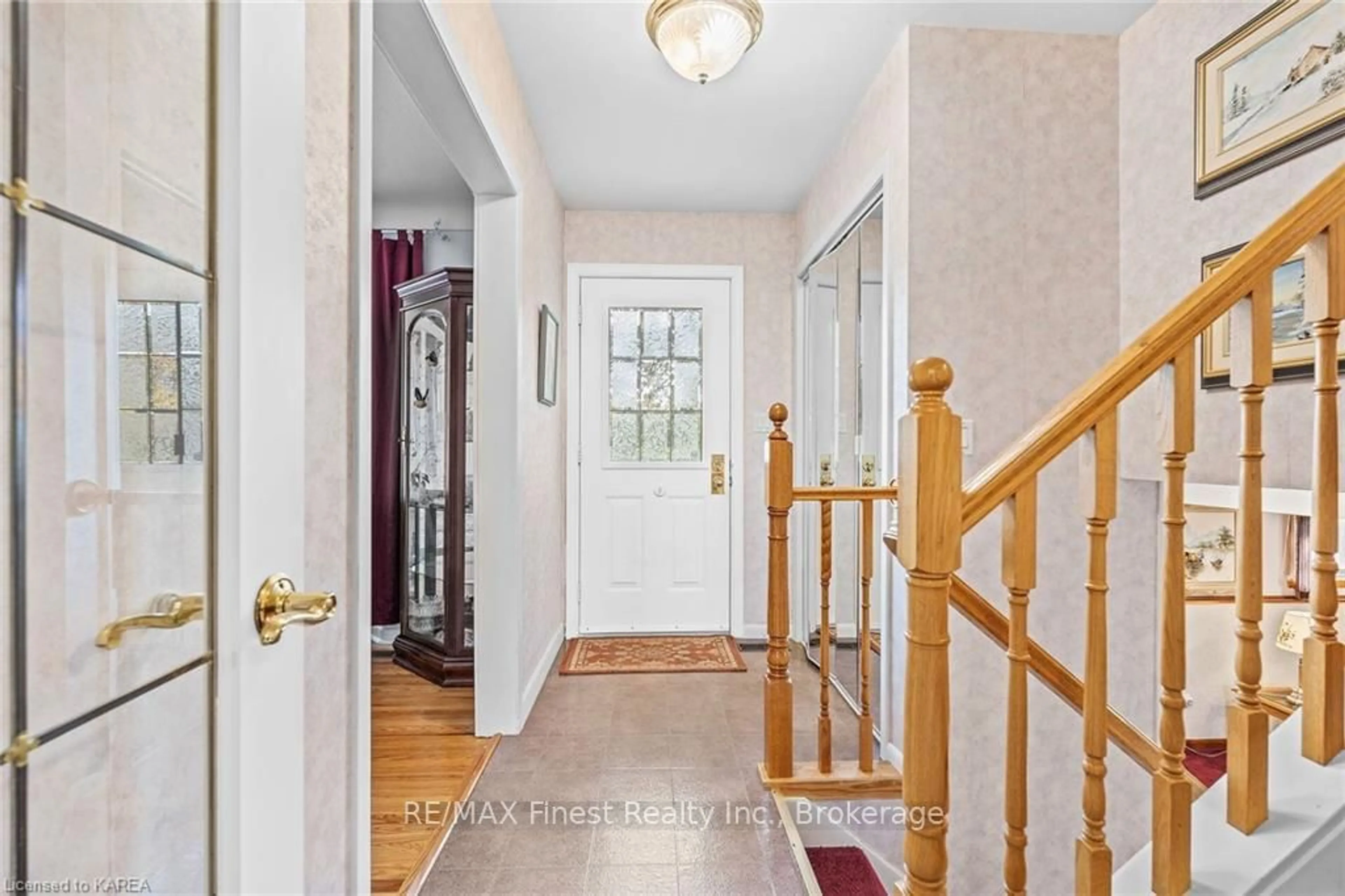 Indoor entryway, wood floors for 320 DONELL Crt, Kingston Ontario K7M 4H2