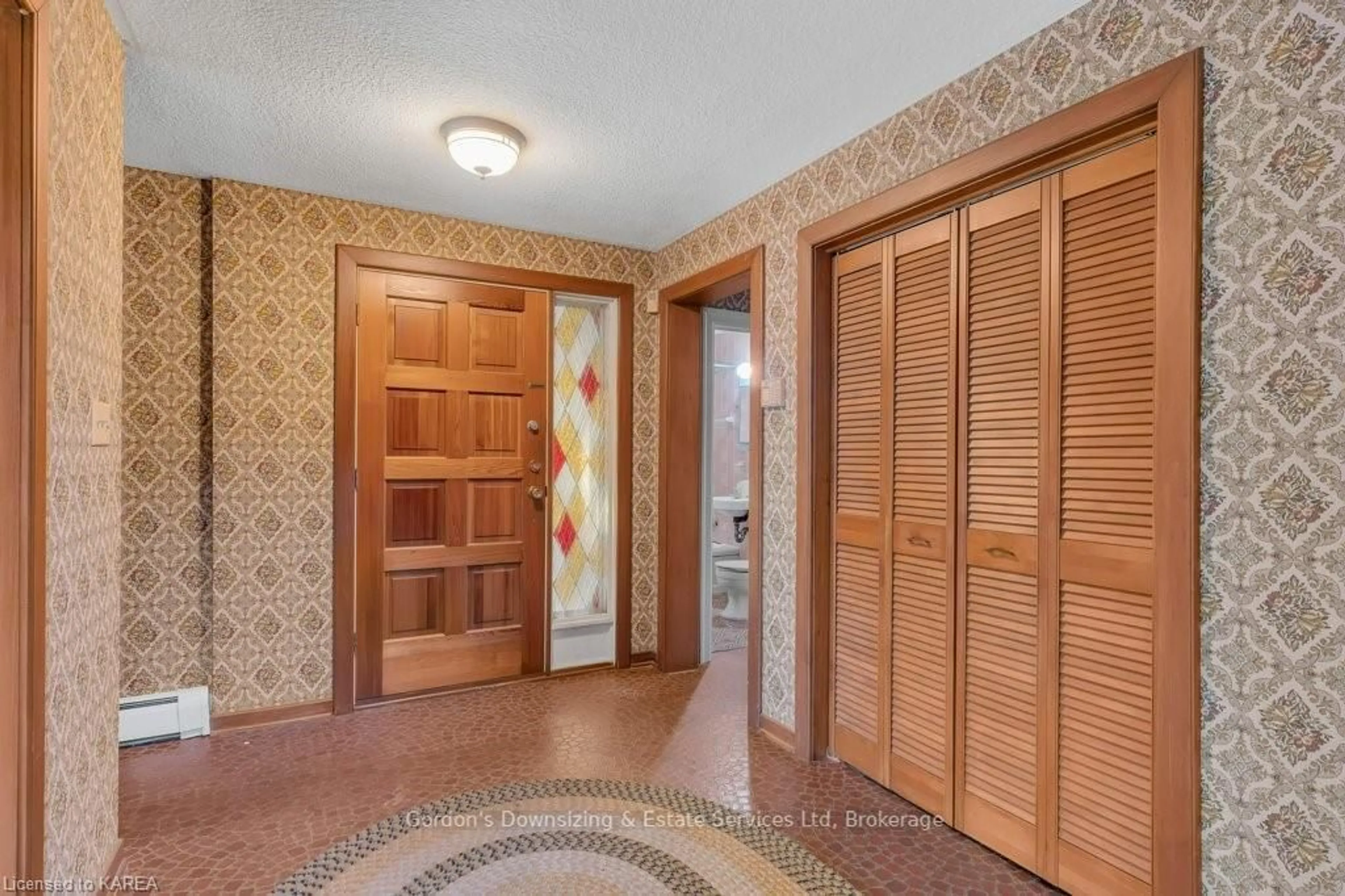 Indoor entryway, wood floors for 210 PHILLIPS St, Kingston Ontario K7M 3A1