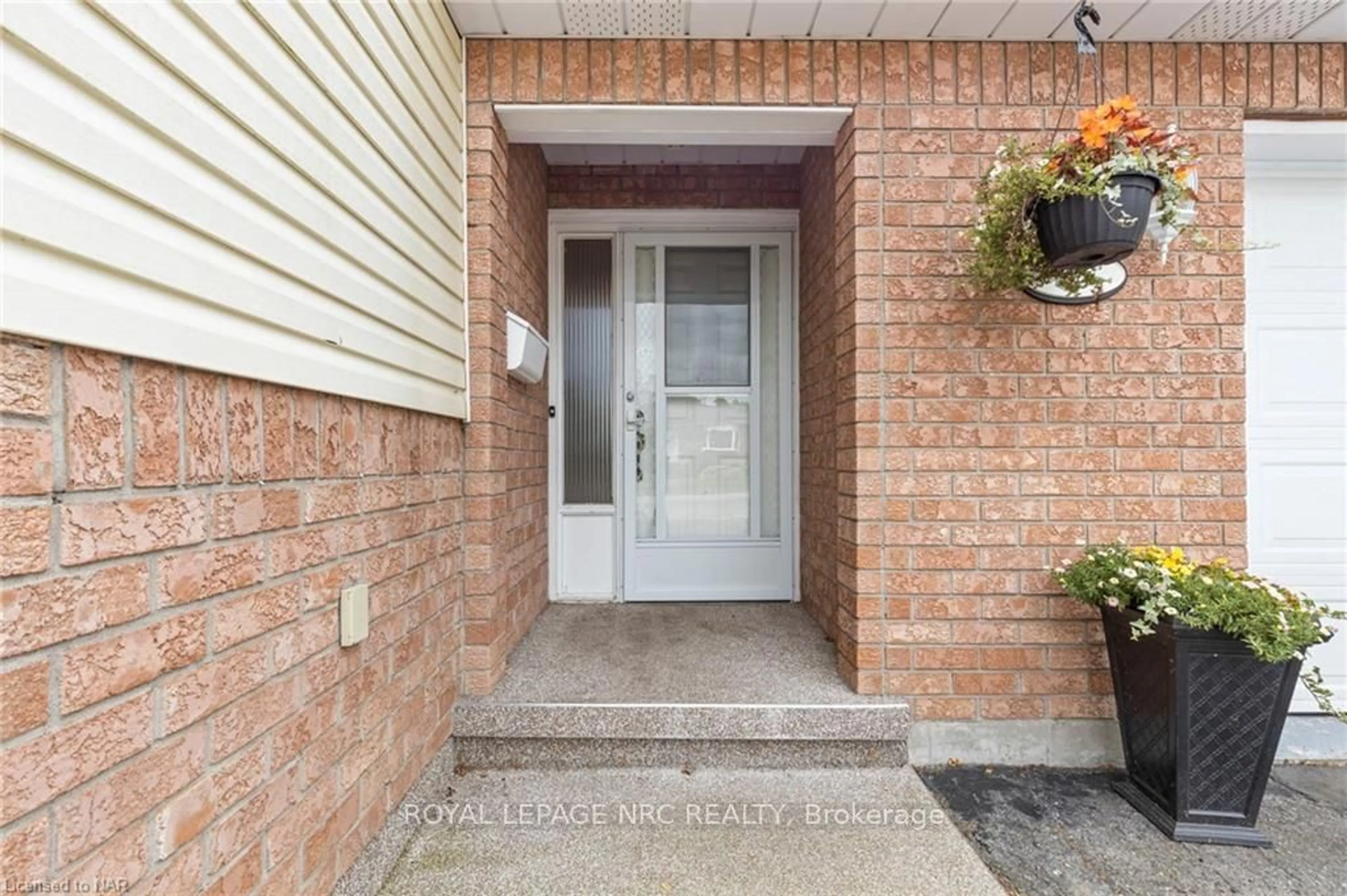 Indoor entryway, cement floor for 98 OST Ave, Port Colborne Ontario L3K 4A2