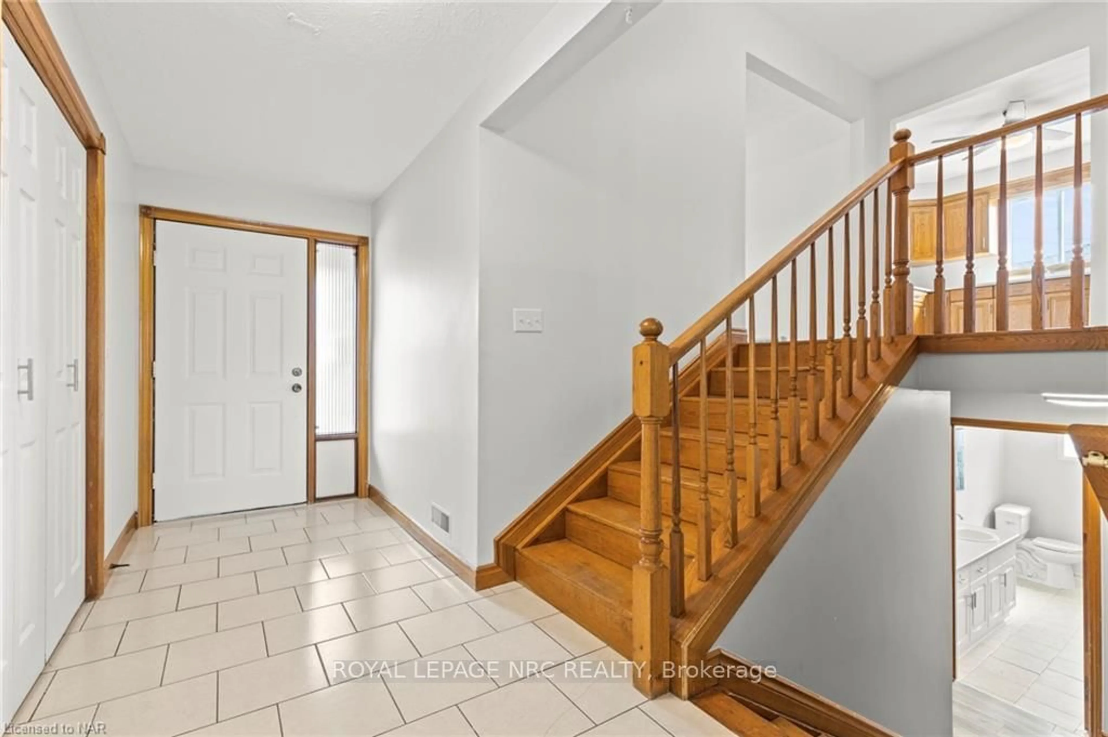 Indoor foyer, wood floors for 98 OST Ave, Port Colborne Ontario L3K 4A2