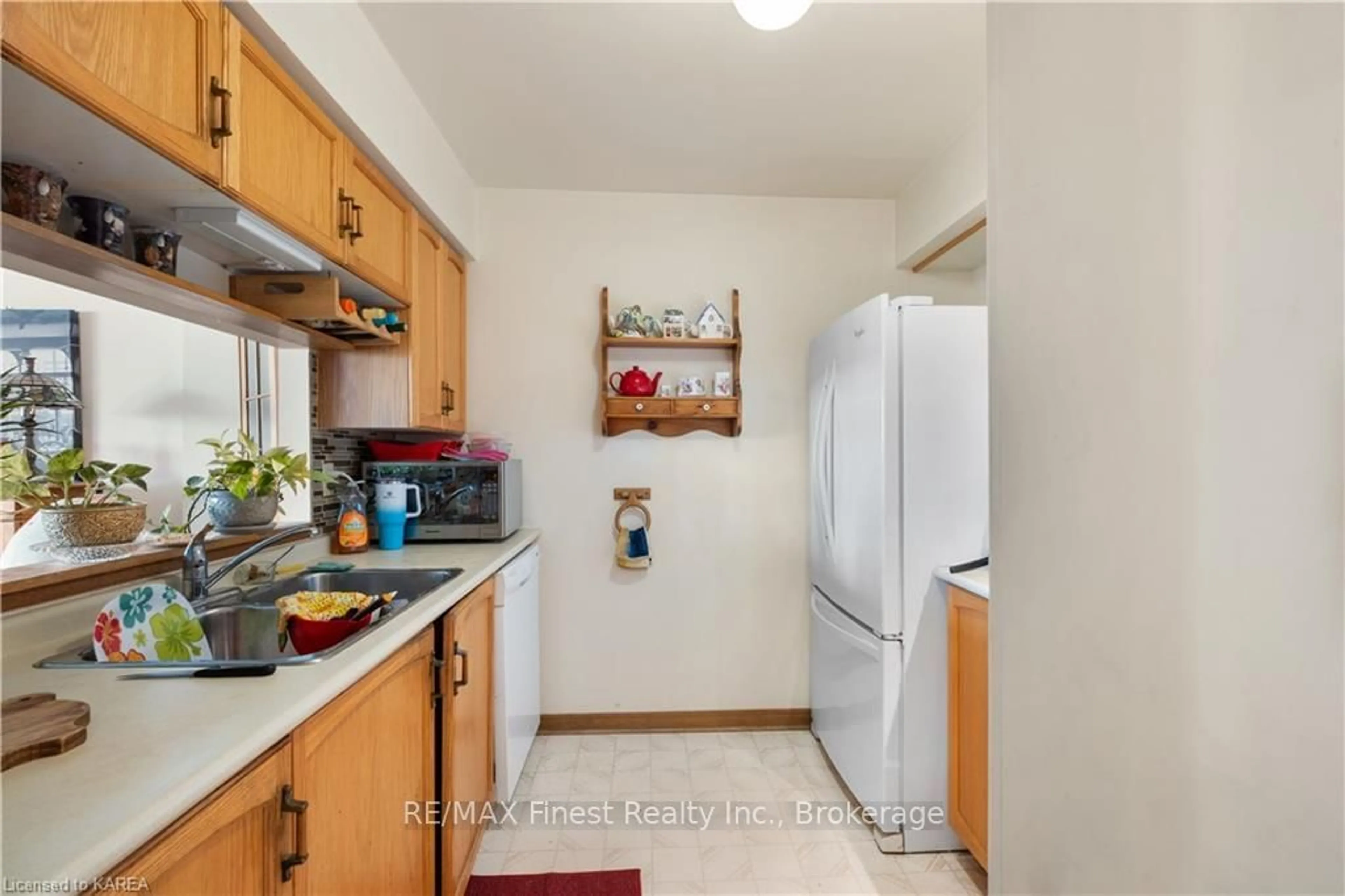 Standard kitchen for 675 DAVIS Dr #601, Kingston Ontario K7M 8L5