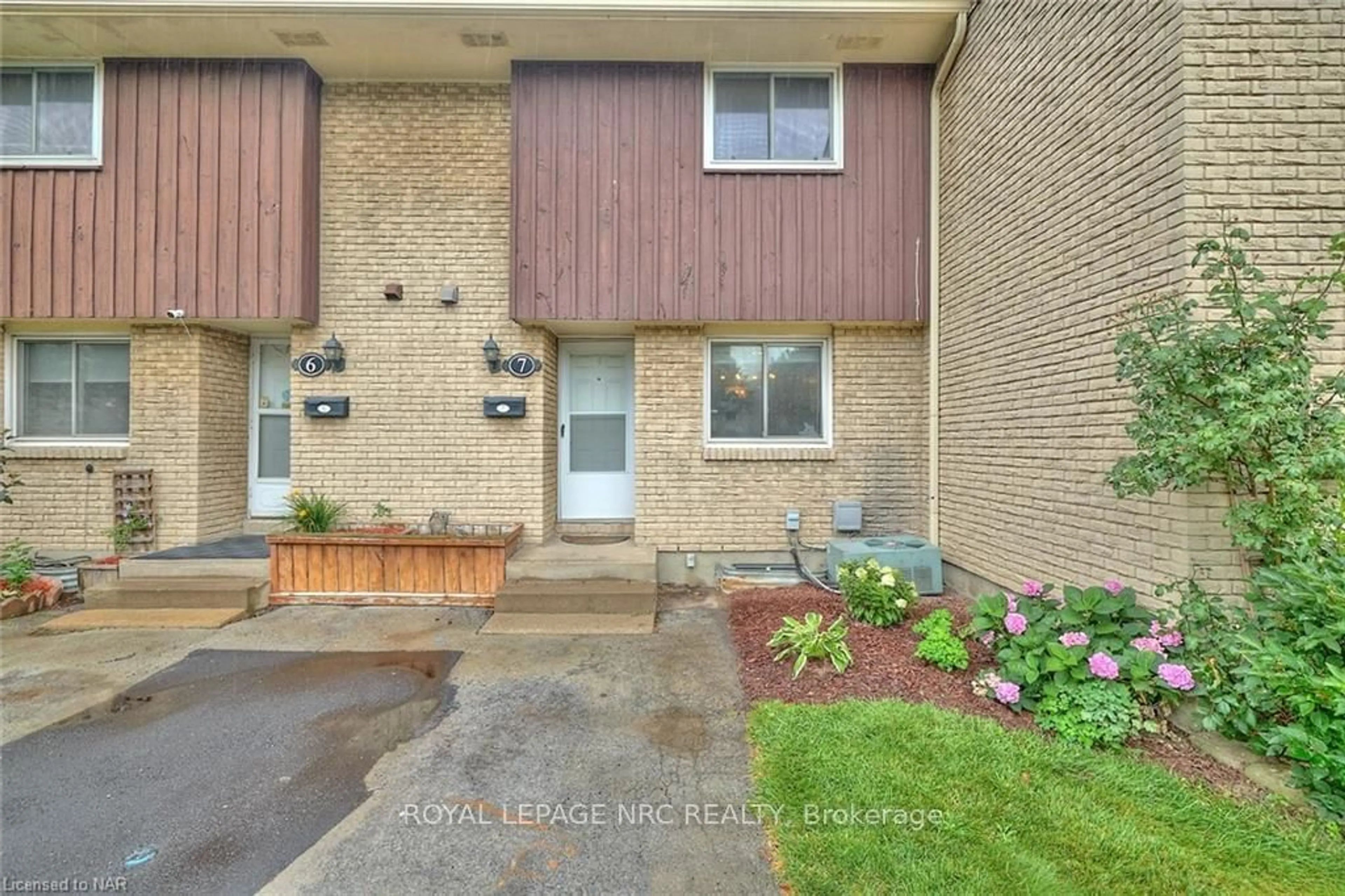 A pic from exterior of the house or condo, the street view for 50 LAKESHORE ROAD Rd #7, St. Catharines Ontario L2N 6P8