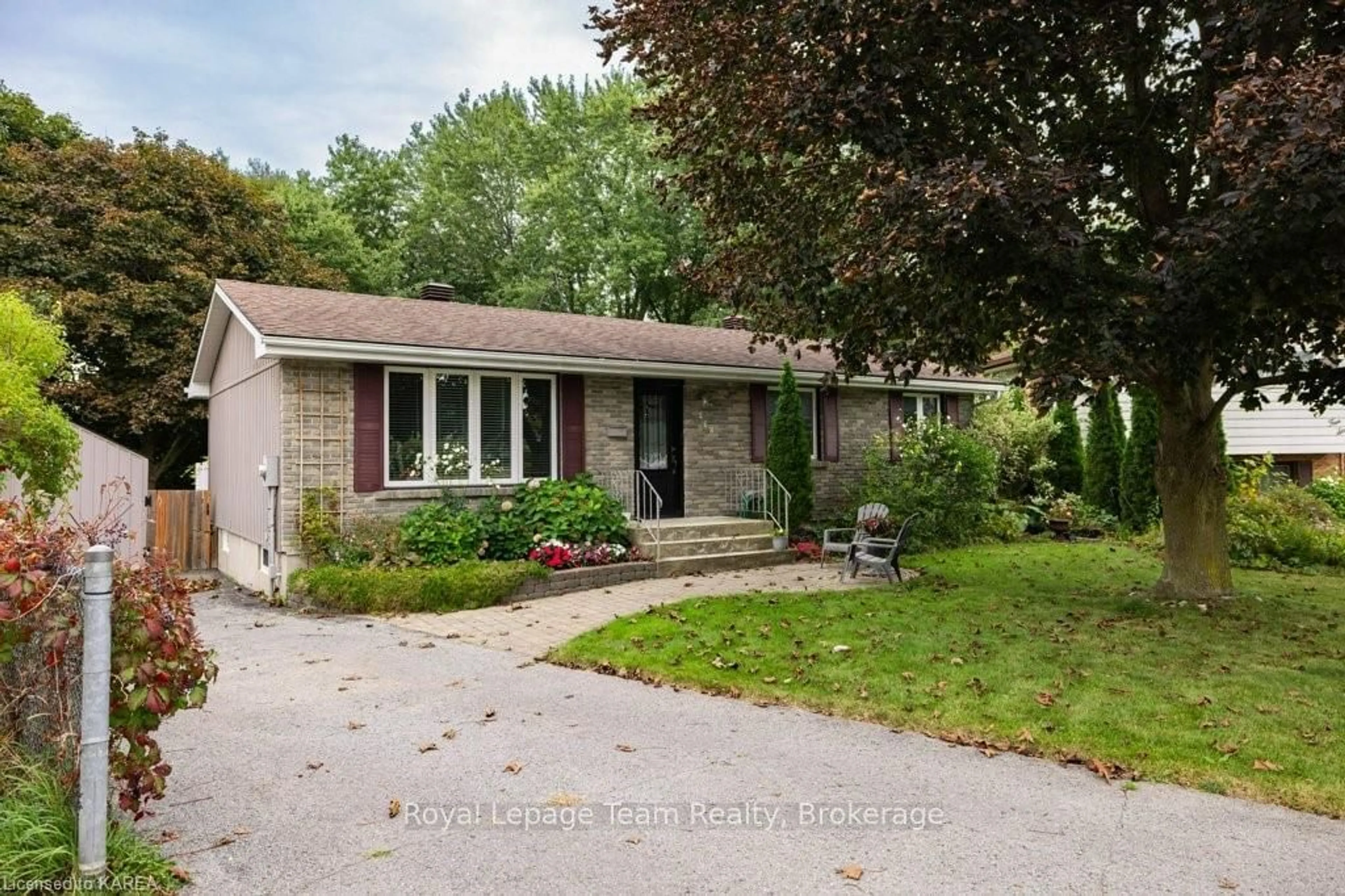 Frontside or backside of a home, the street view for 468 CANTERBURY Cres, Kingston Ontario K7M 6X1