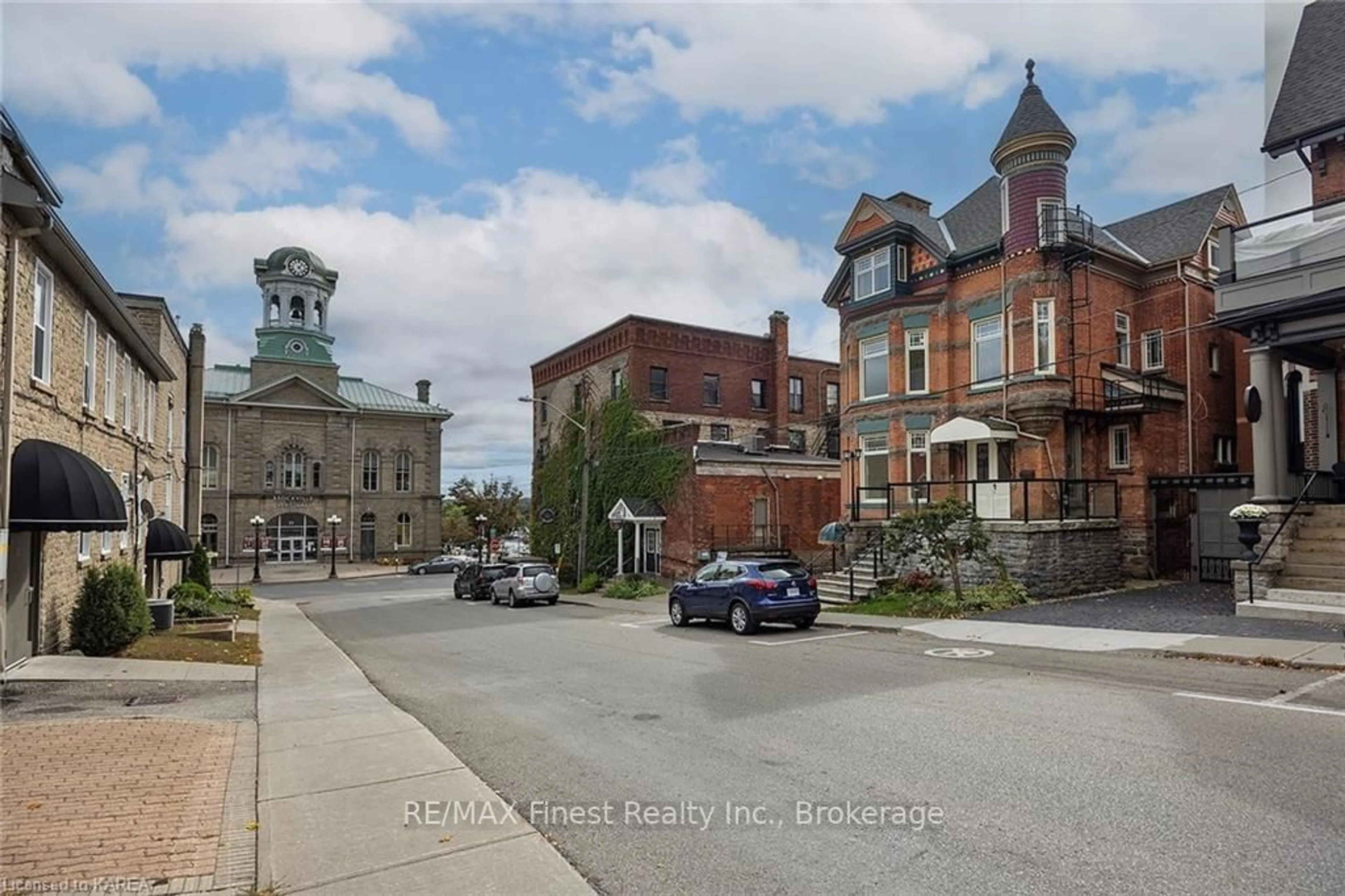 A pic from exterior of the house or condo, the street view for 10 VICTORIA Ave, Brockville Ontario K6V 2B1