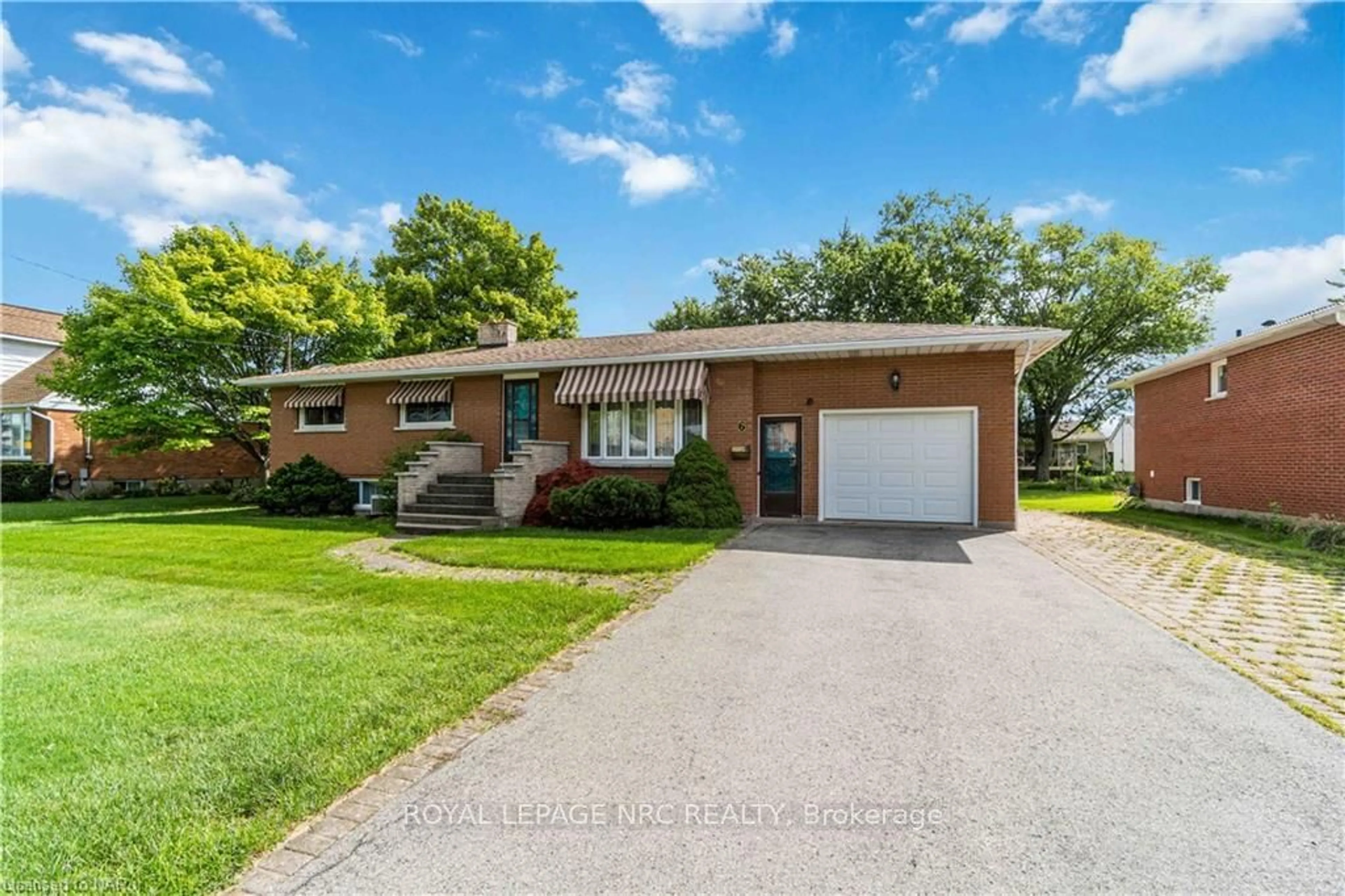 Frontside or backside of a home, the street view for 6 WOODSIDE Dr, Port Colborne Ontario L3K 5H1