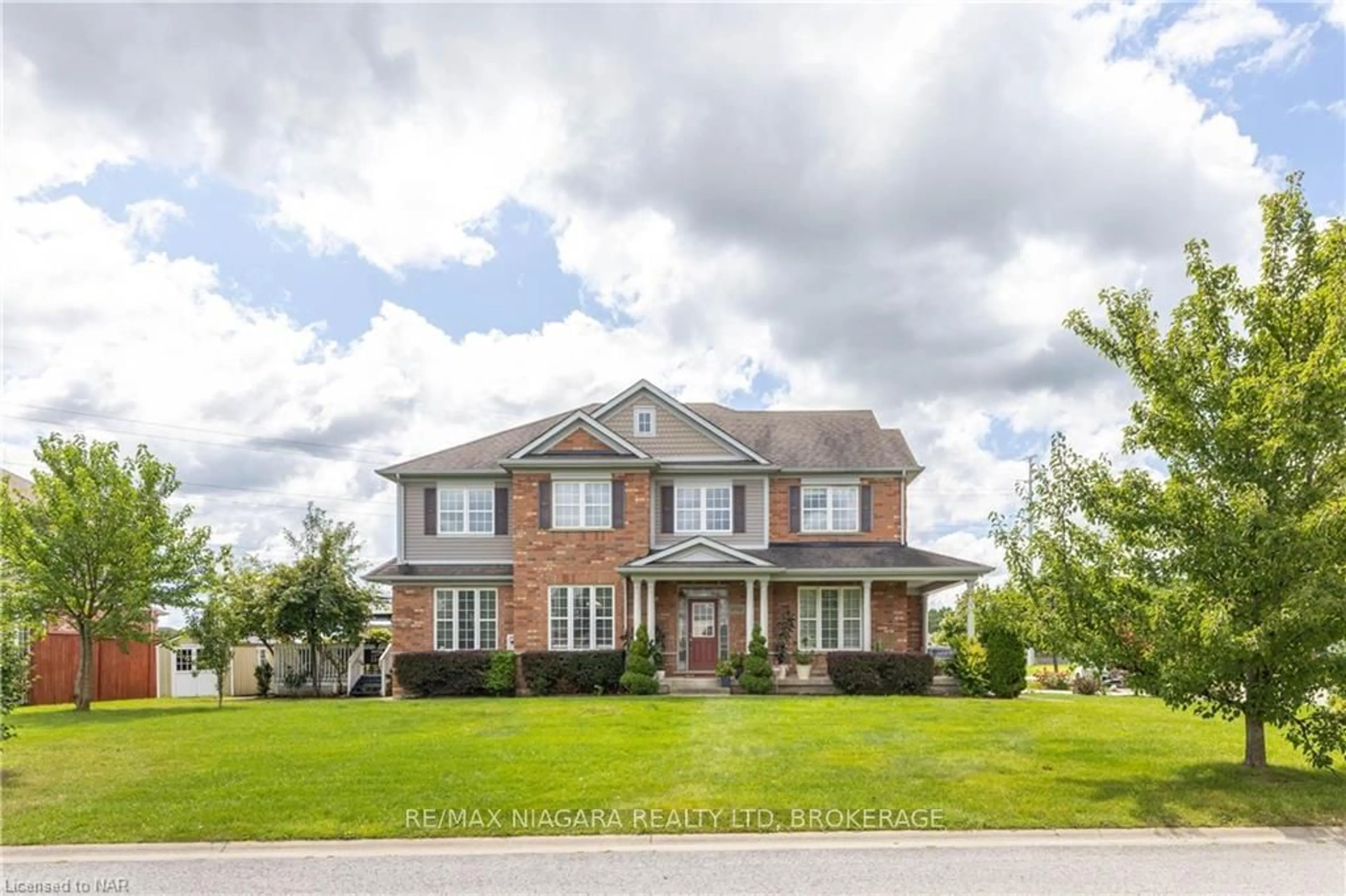 Frontside or backside of a home, the street view for 8760 MILOMIR St, Niagara Falls Ontario L2H 0C6