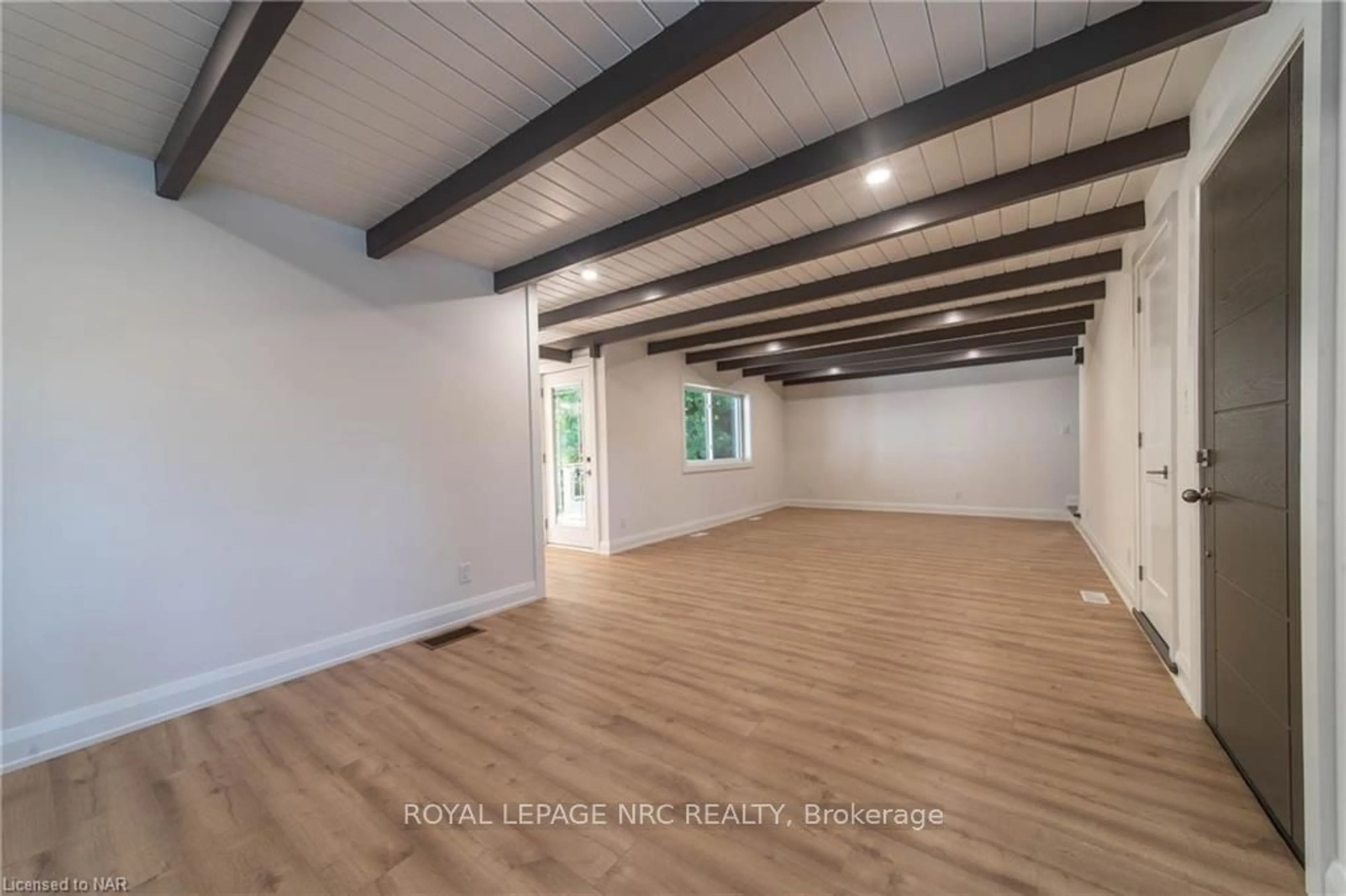 Other indoor space, wood floors for 6611 O'NEIL St, Niagara Falls Ontario L2J 1M9