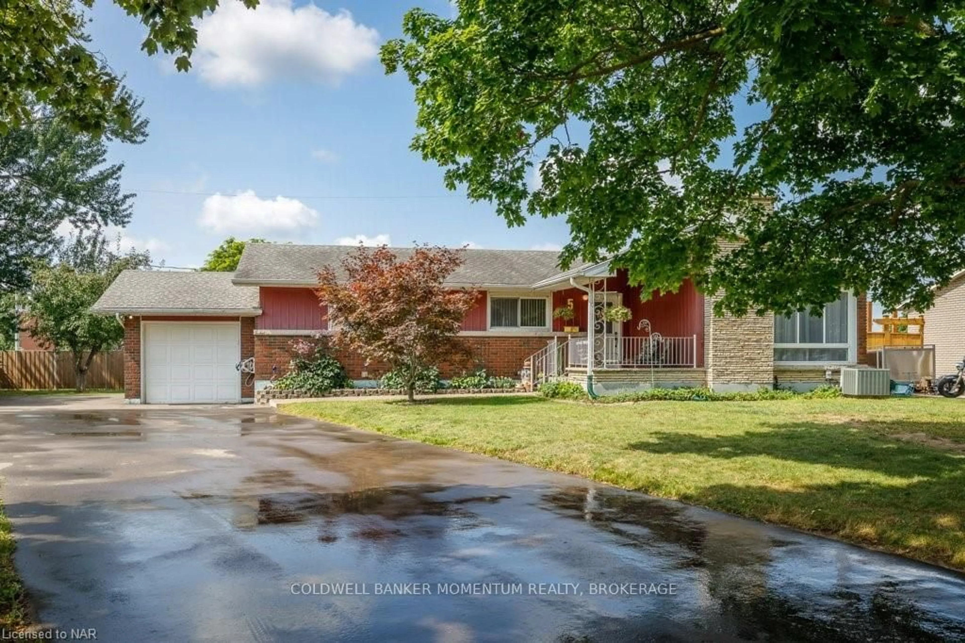 Frontside or backside of a home, the street view for 5 CLAREMOUNT Circ, Welland Ontario L3C 2P4