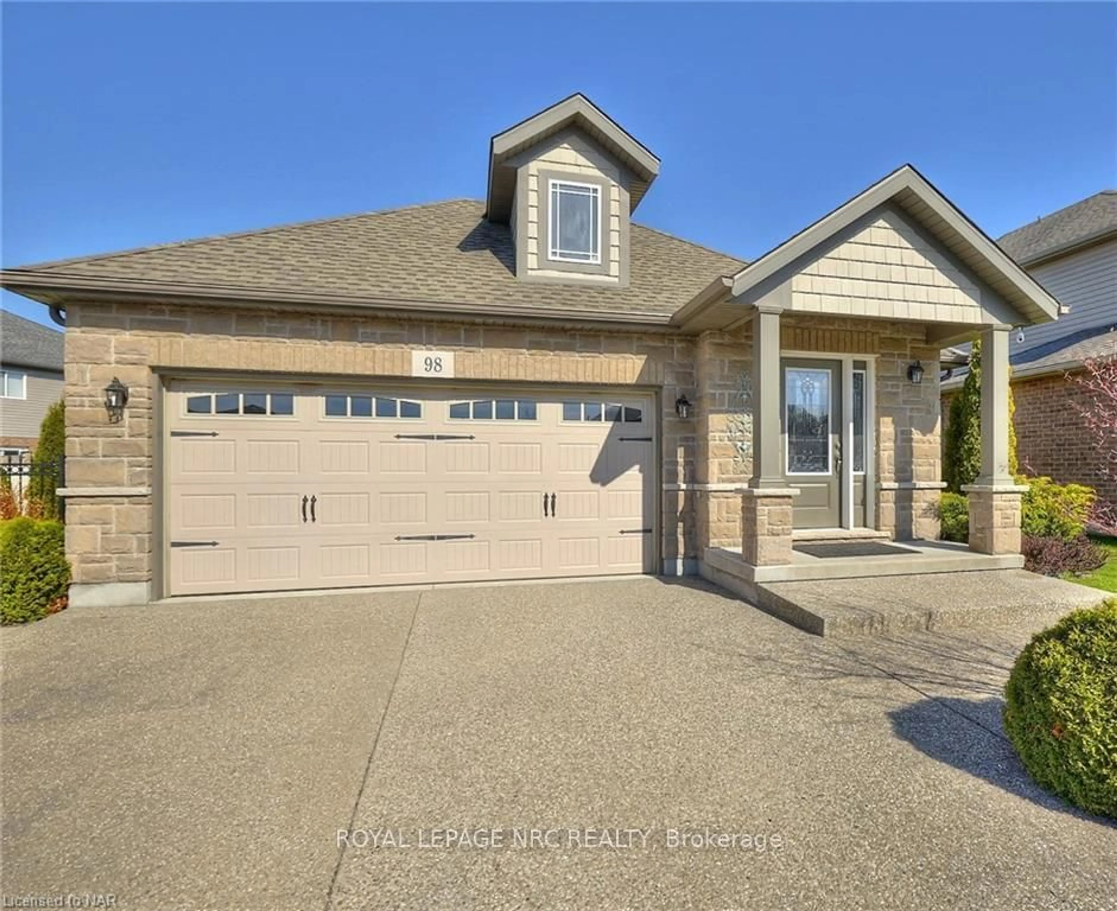 Frontside or backside of a home, the street view for 98 CARDINAL Cres, Welland Ontario L3C 0A8