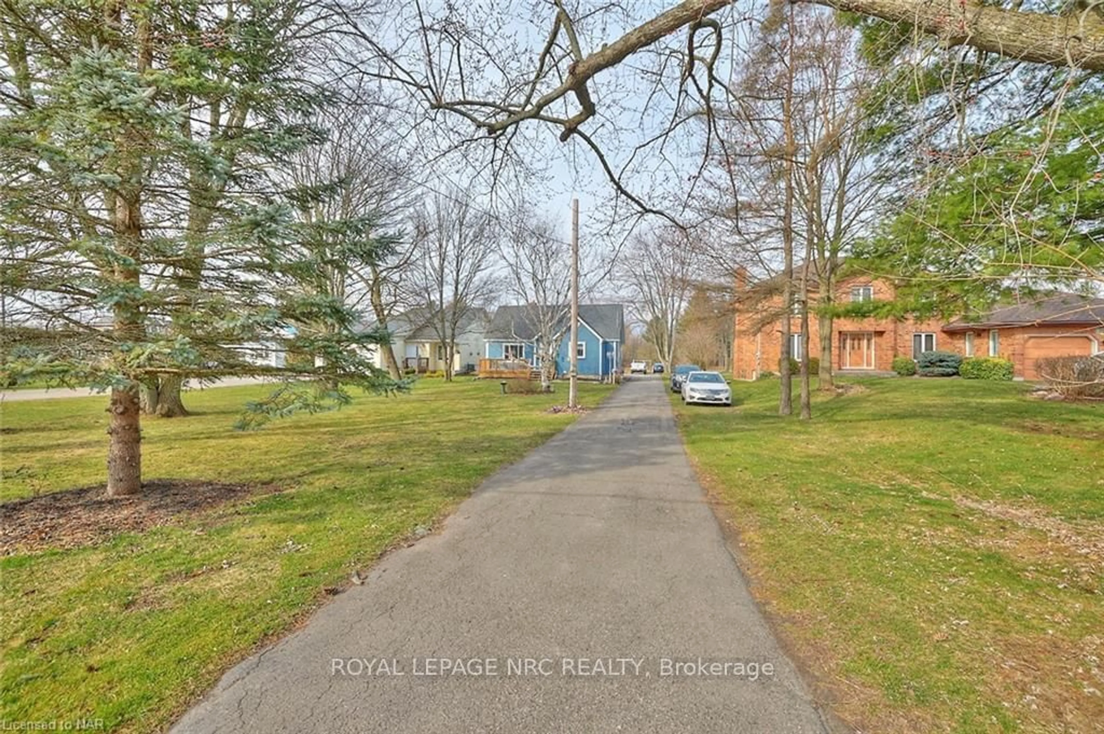 A pic from exterior of the house or condo, the street view for 725 SOUTH PELHAM Rd, Welland Ontario L3C 3C9