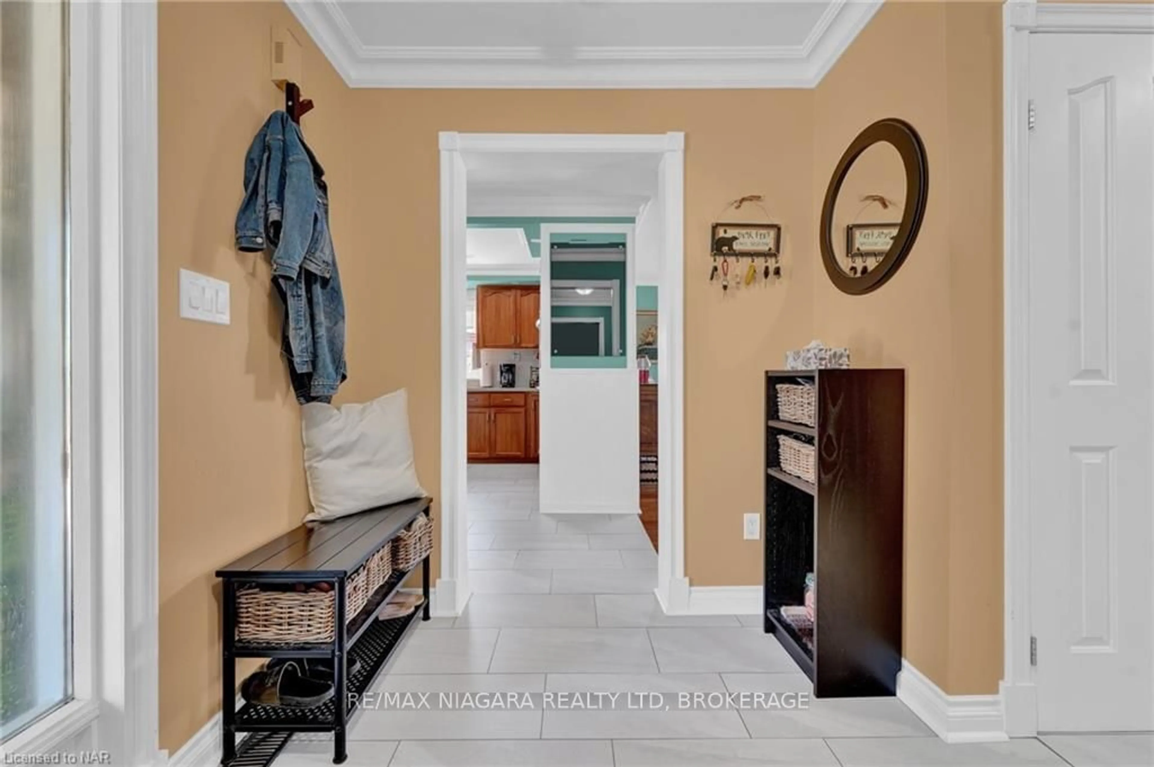 Indoor entryway, wood floors for 1291 CONCESSION 2 Rd, Niagara-on-the-Lake Ontario L0S 1J0