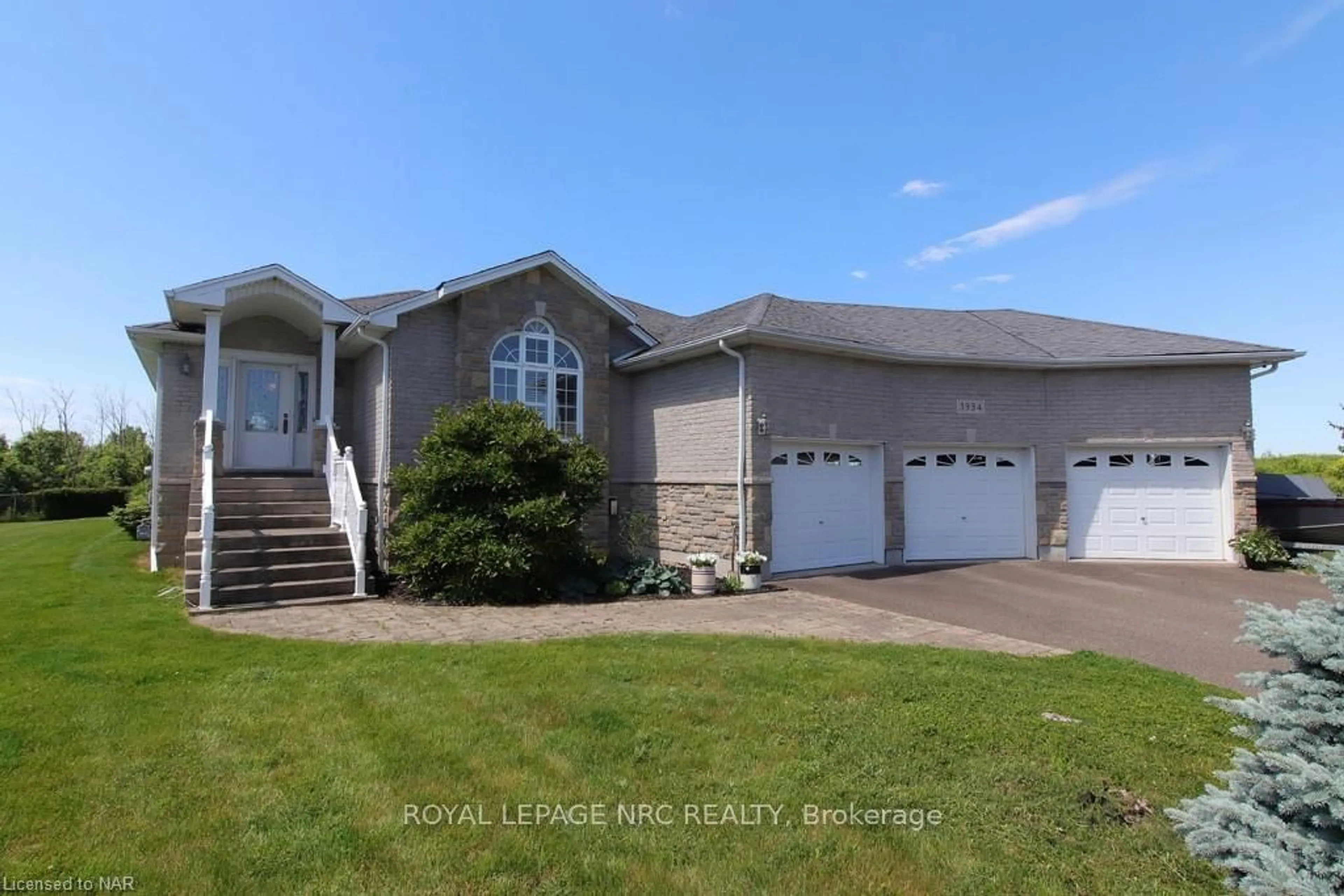 Frontside or backside of a home, the street view for 3934 CHRISTINA Crt, Fort Erie Ontario L0S 1N0