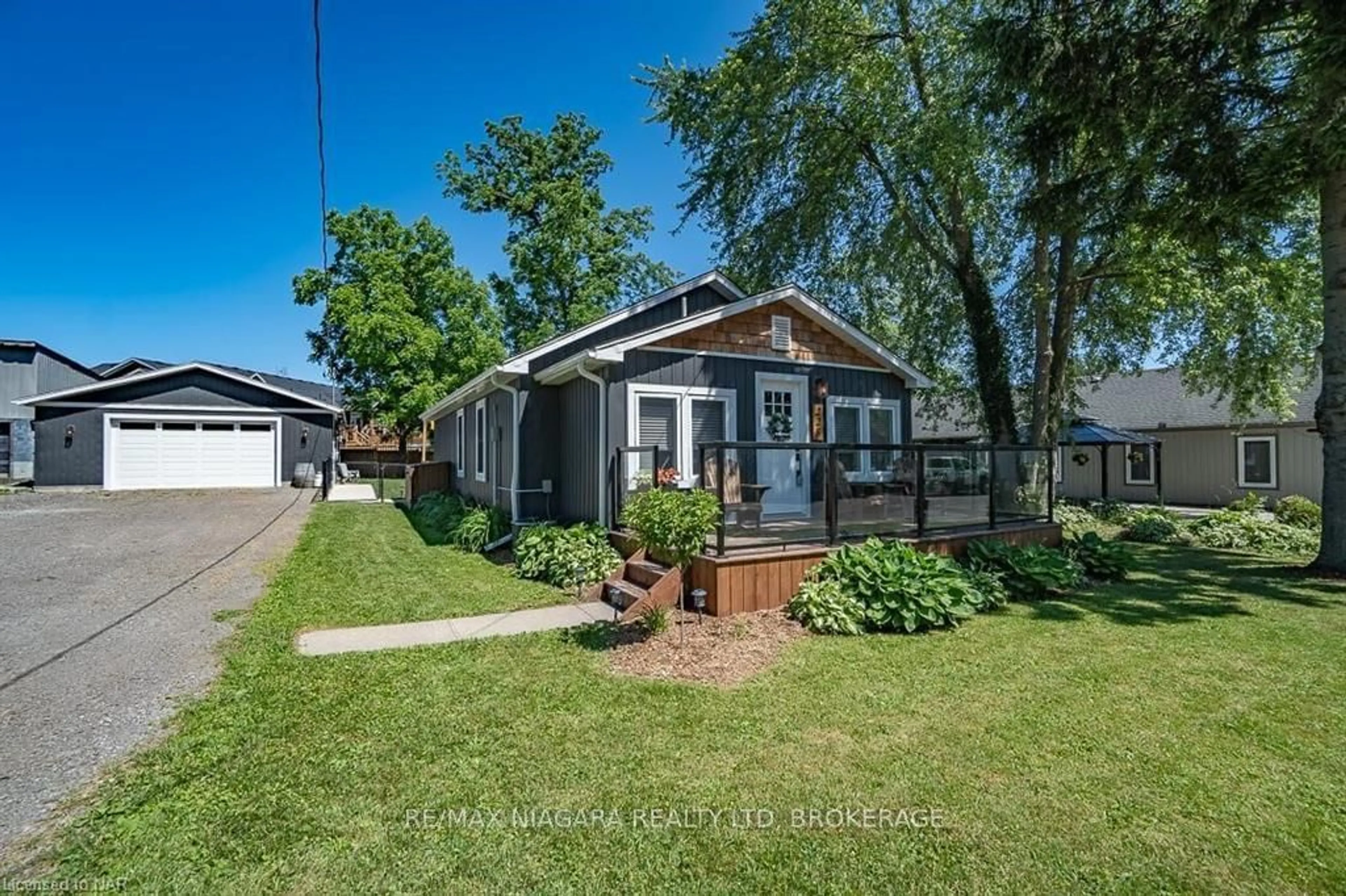 Frontside or backside of a home, cottage for 228 RIDGEWAY Rd, Fort Erie Ontario L0S 1B0