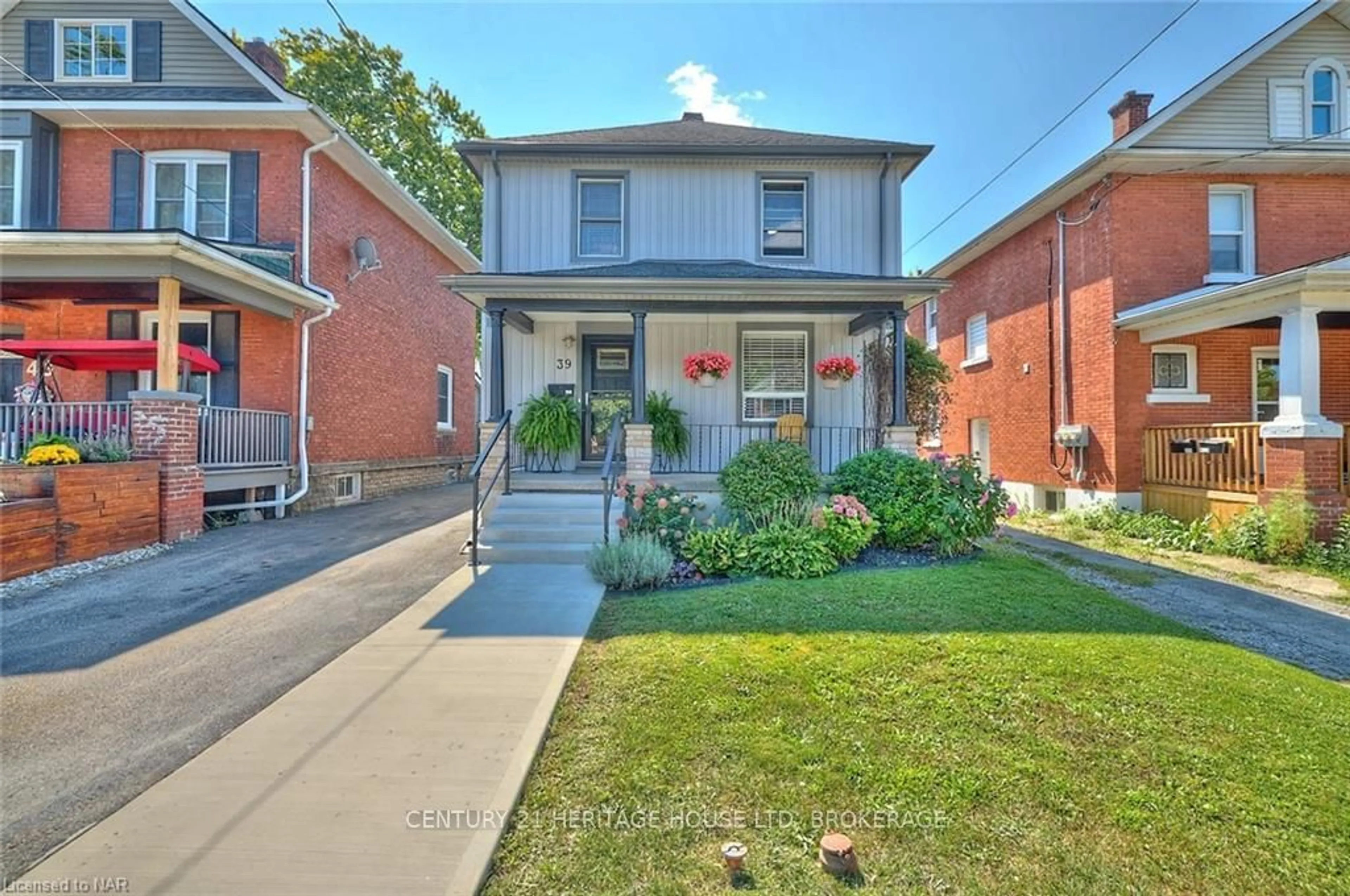 A pic from exterior of the house or condo, the street view for 39 EVAN St, Welland Ontario L3B 3V3