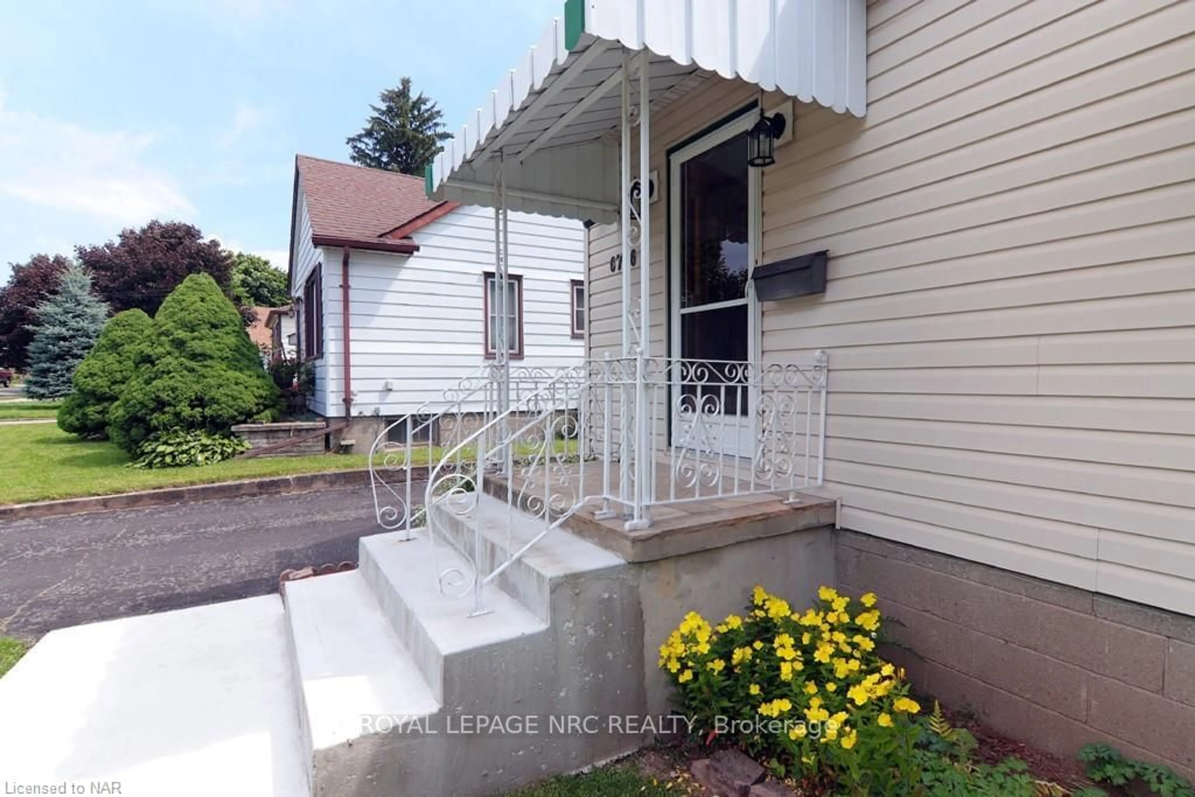 Frontside or backside of a home, cottage for 6776 BETTY Ave, Niagara Falls Ontario L2G 5W3