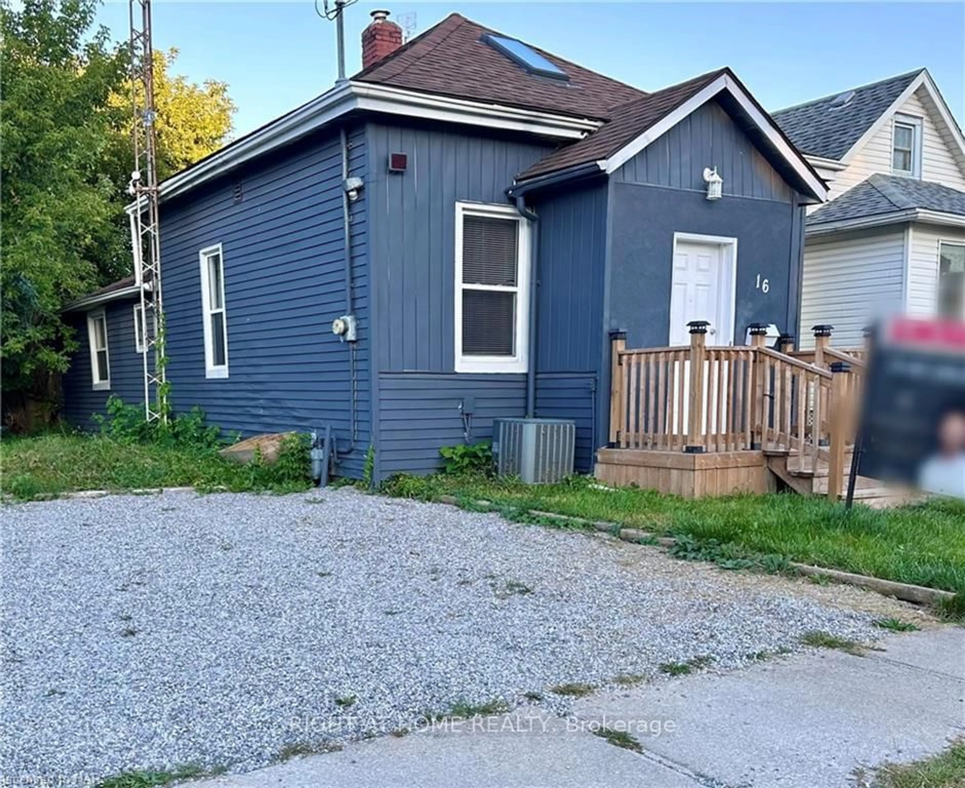 Frontside or backside of a home, cottage for 16 EAST St, St. Catharines Ontario L2R 3Y8