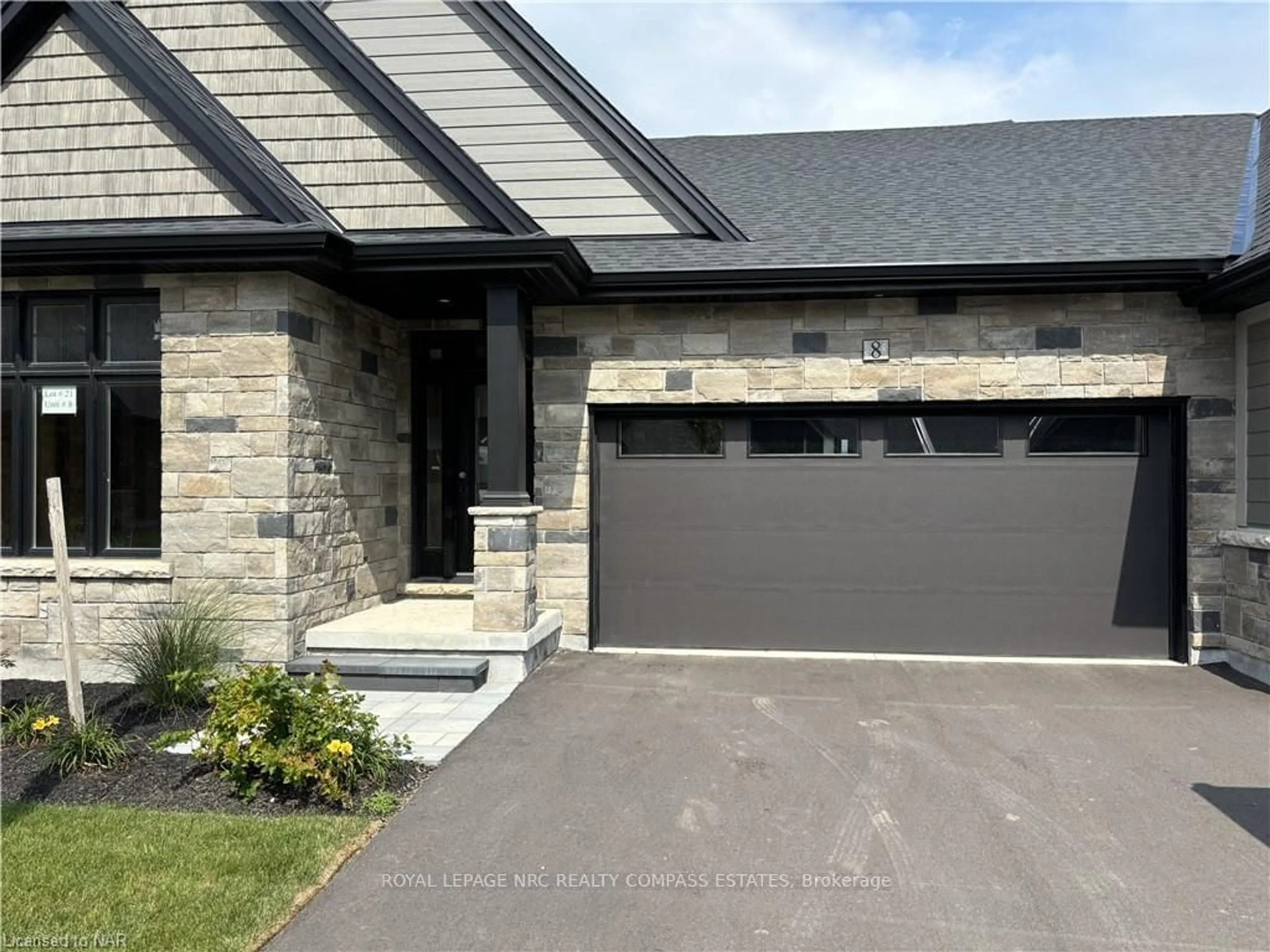 Home with brick exterior material for 8 PEACHTREE Lane, Niagara-on-the-Lake Ontario L0S 1T0