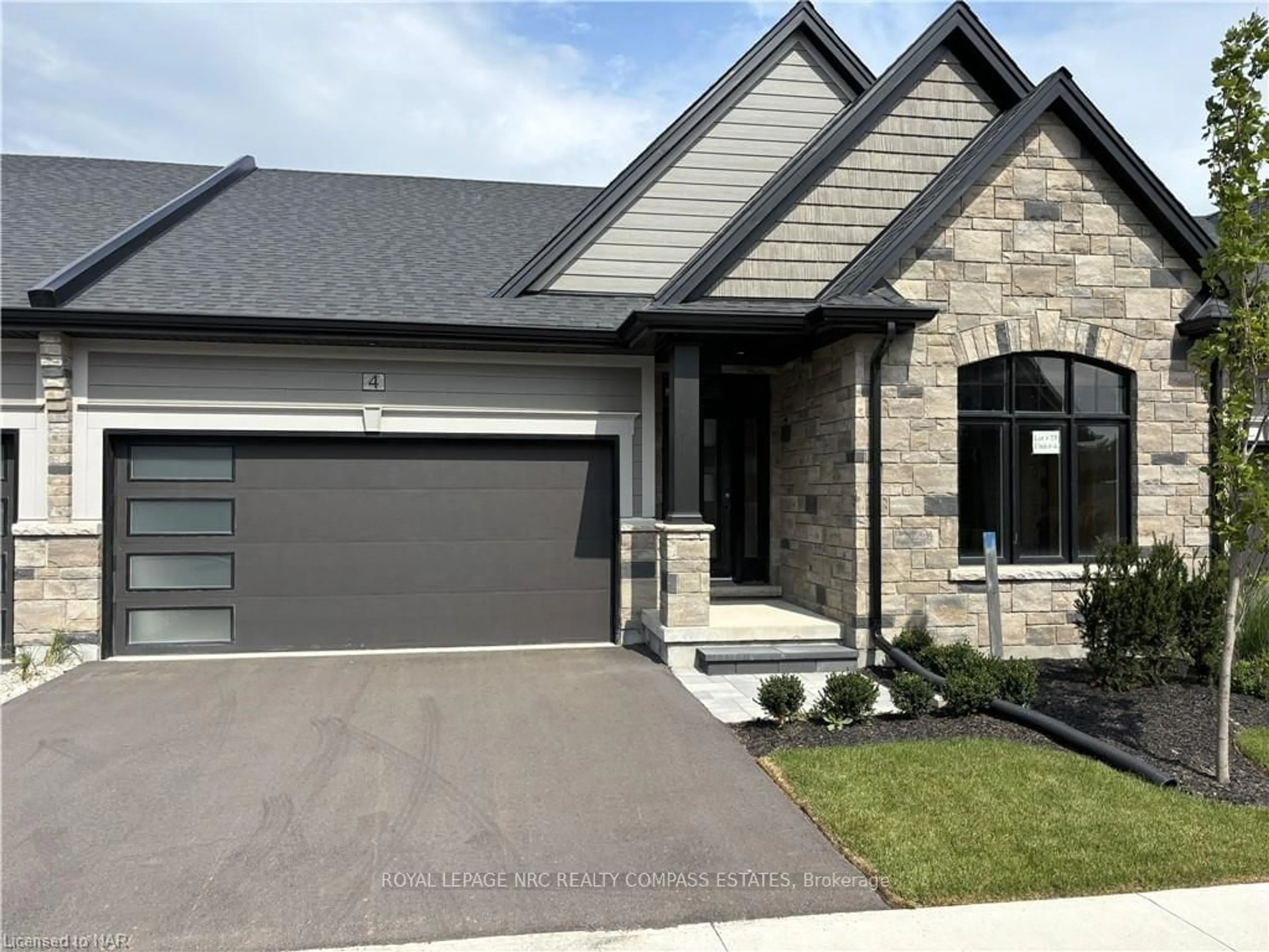 Home with brick exterior material for 4 PEACHTREE Lane, Niagara-on-the-Lake Ontario L0S 1T0