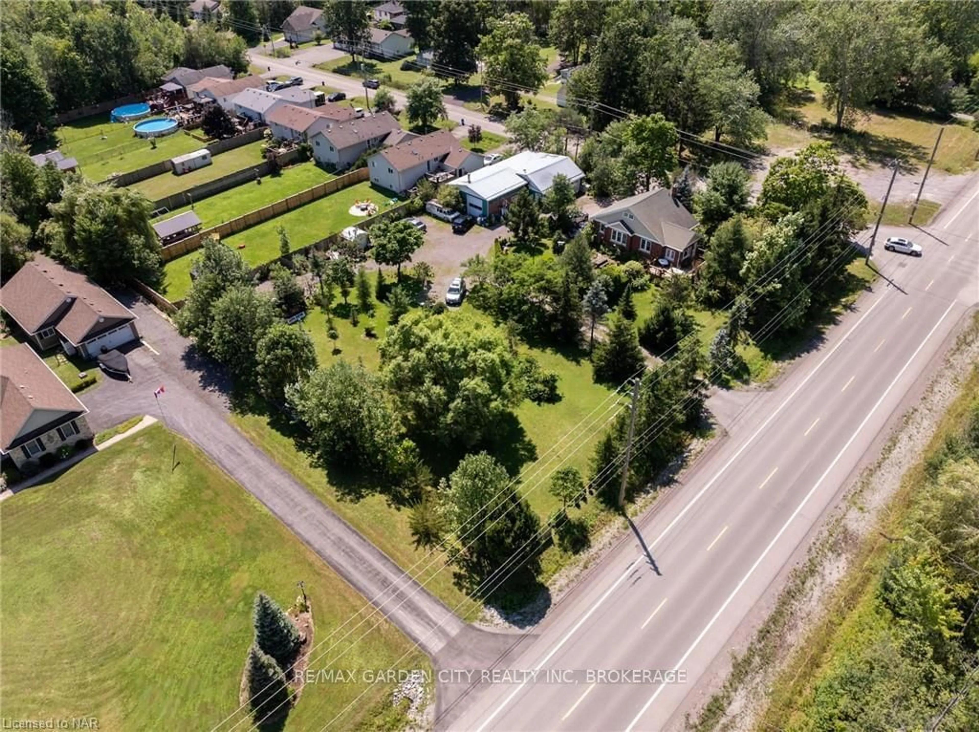 Frontside or backside of a home, the street view for 3069 DOMINION Rd, Fort Erie Ontario L0S 1N0