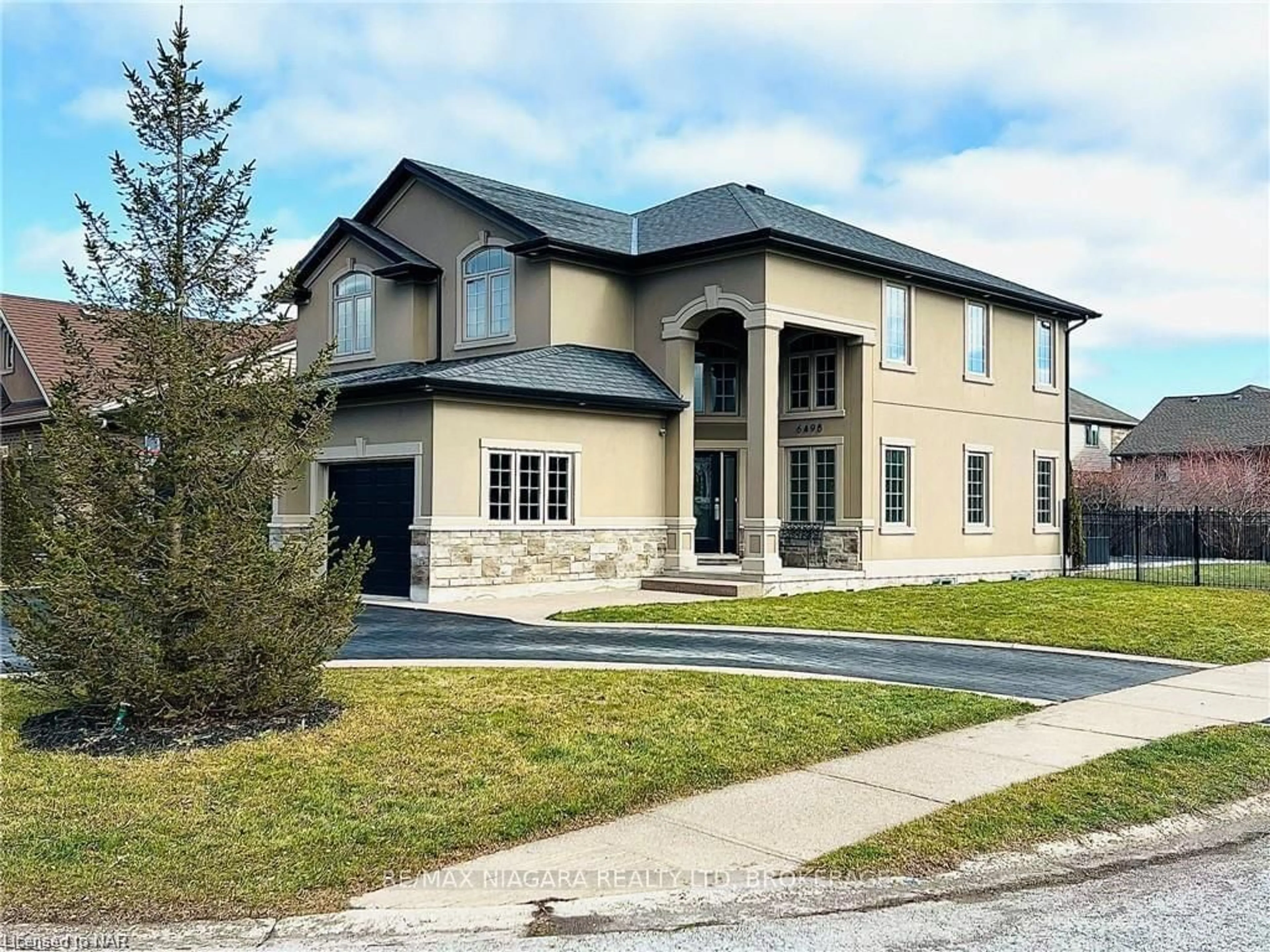 Frontside or backside of a home, the front or back of building for 6498 CHRISTOPHER CRESCENT Cres, Niagara Falls Ontario L2H 0B3