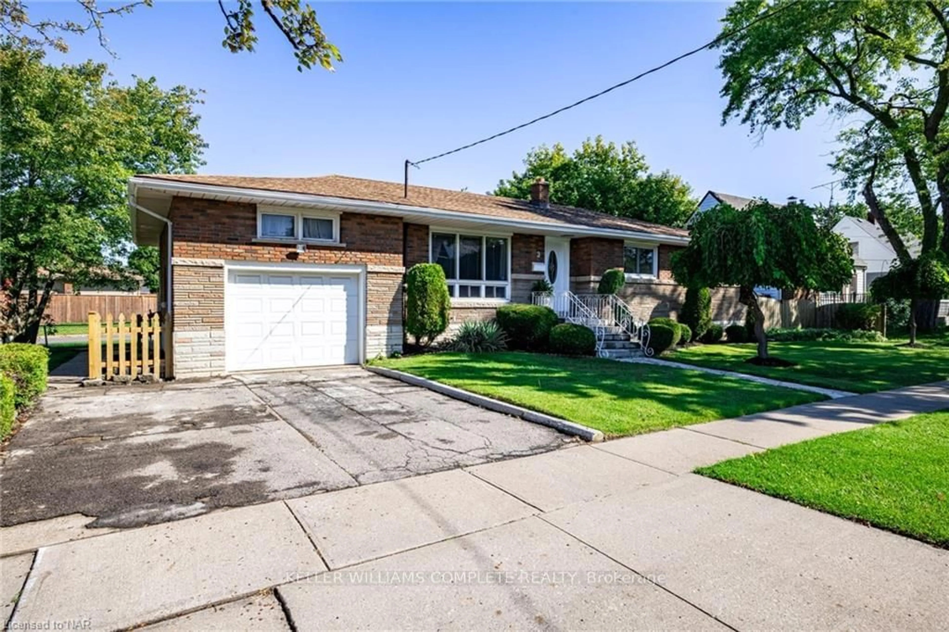 Frontside or backside of a home, the street view for 3 GROVE Ave, St. Catharines Ontario L2P 1C5