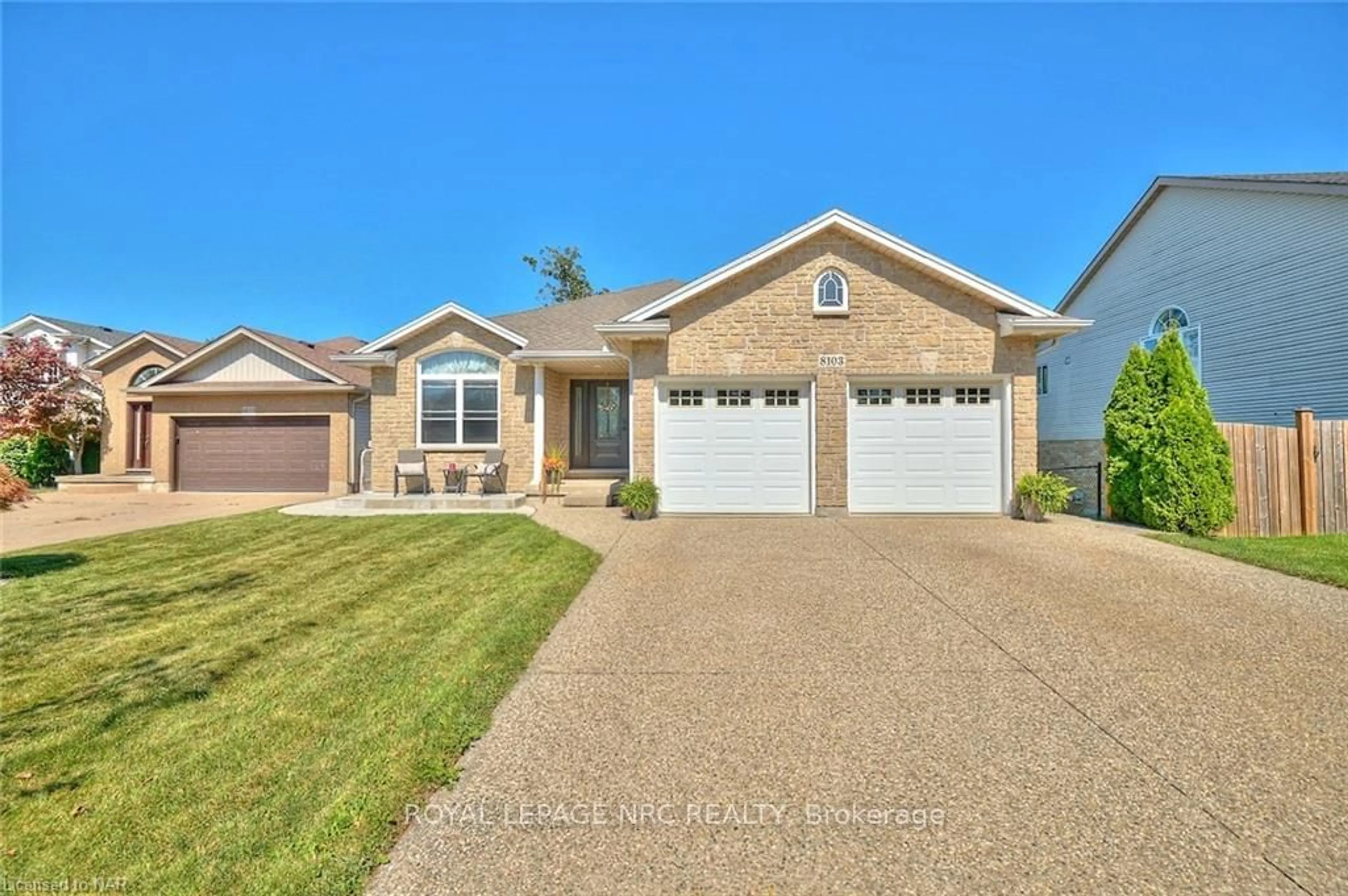 Frontside or backside of a home, the street view for 8103 COSTABILE Dr, Niagara Falls Ontario L2H 3H4