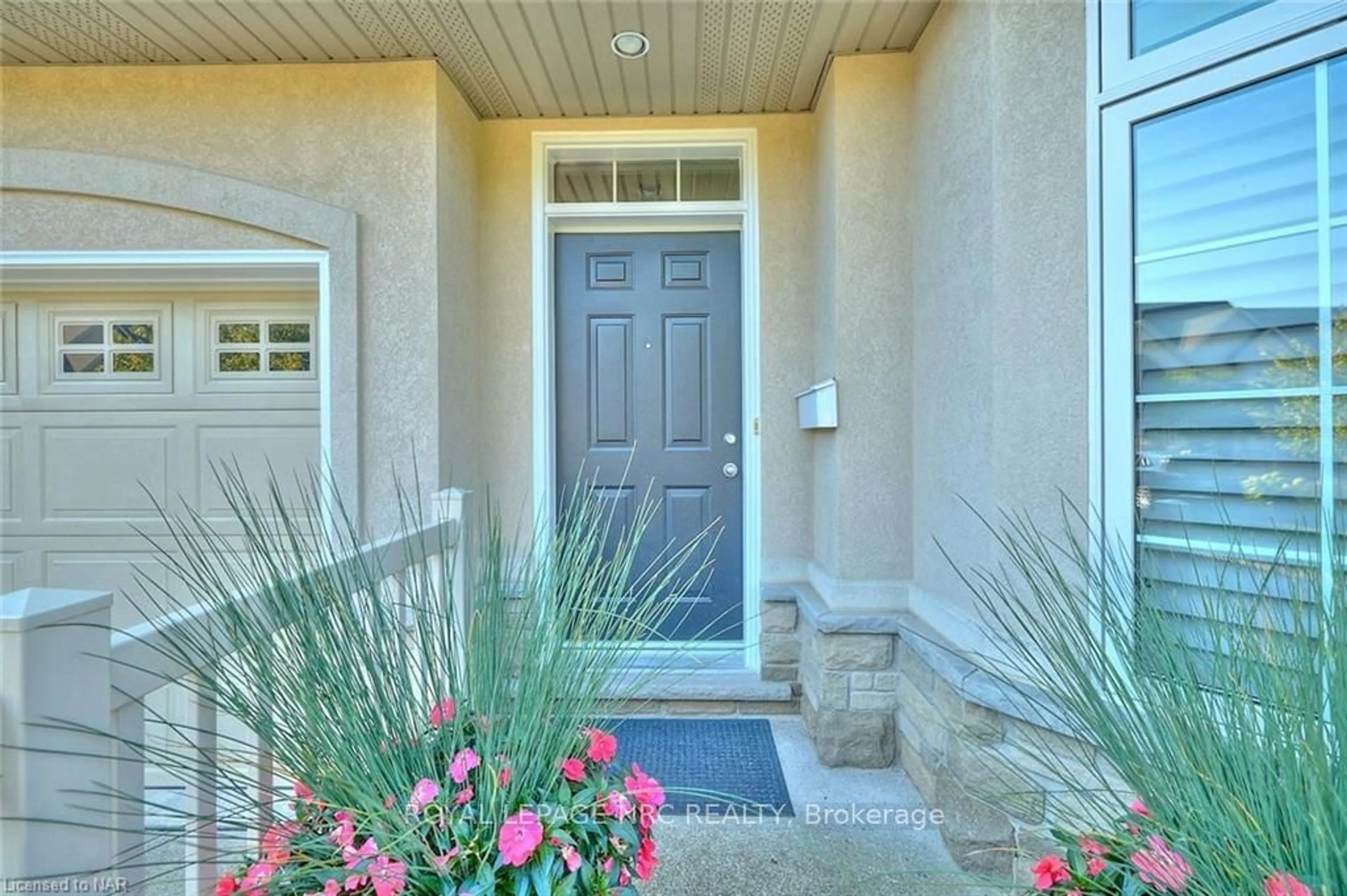 Indoor entryway for 8142 COSTABILE Dr #10, Niagara Falls Ontario L2H 3M3