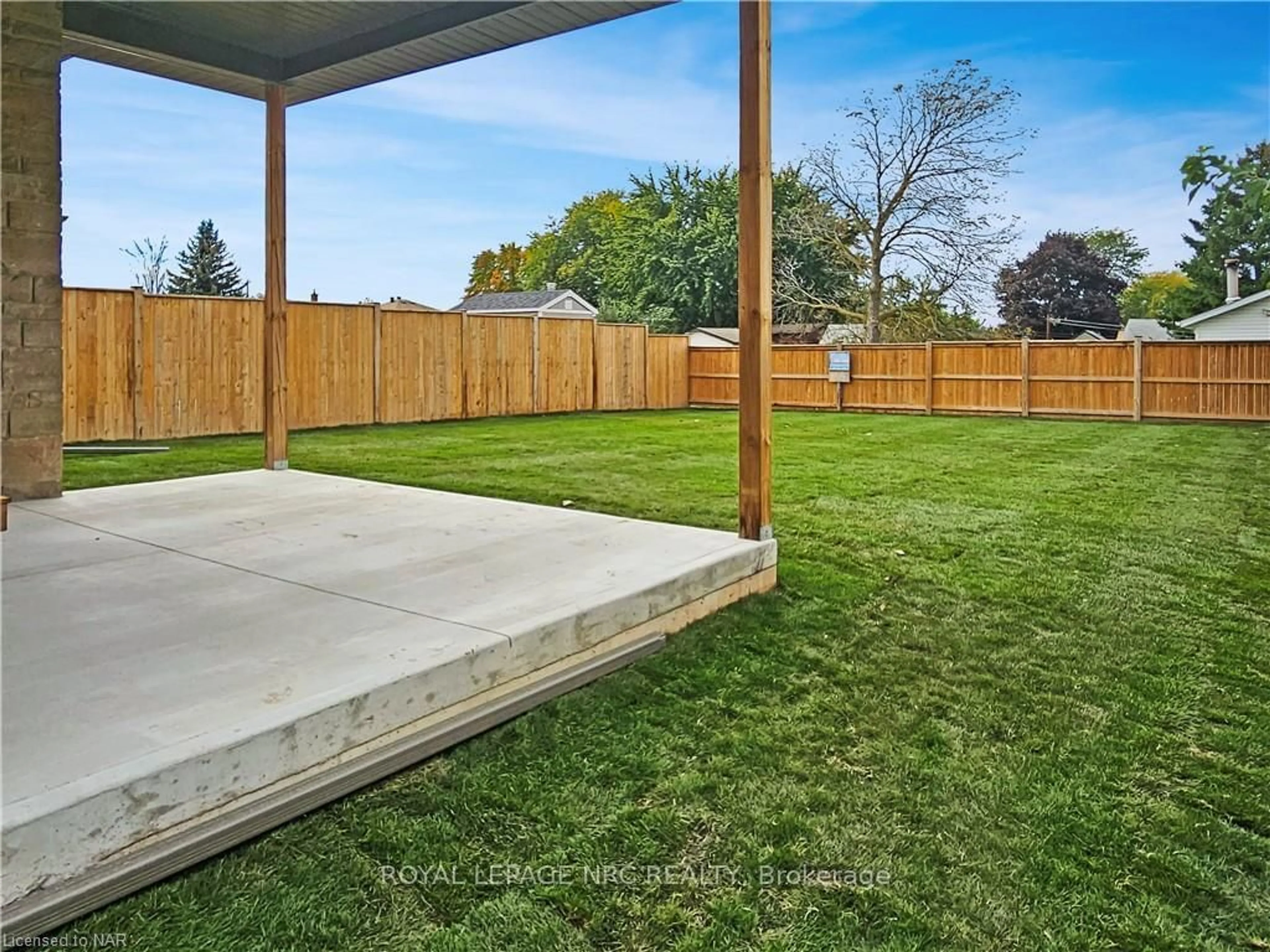 Patio, the fenced backyard for 4705 LEE Ave, Niagara Falls Ontario L2H 1M7