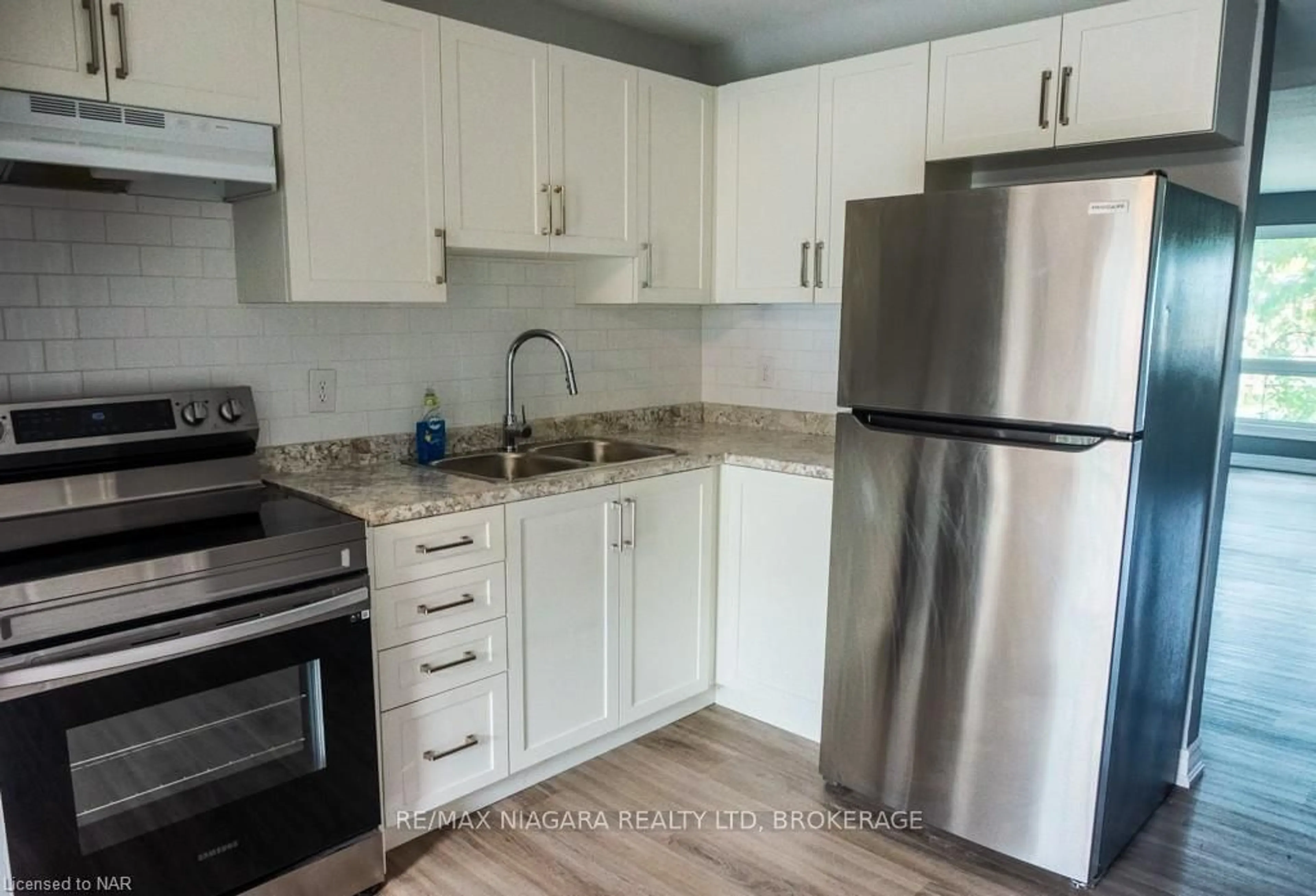 Standard kitchen for 8646 WILLOUGHBY Dr #15, Niagara Falls Ontario L2G 6X7