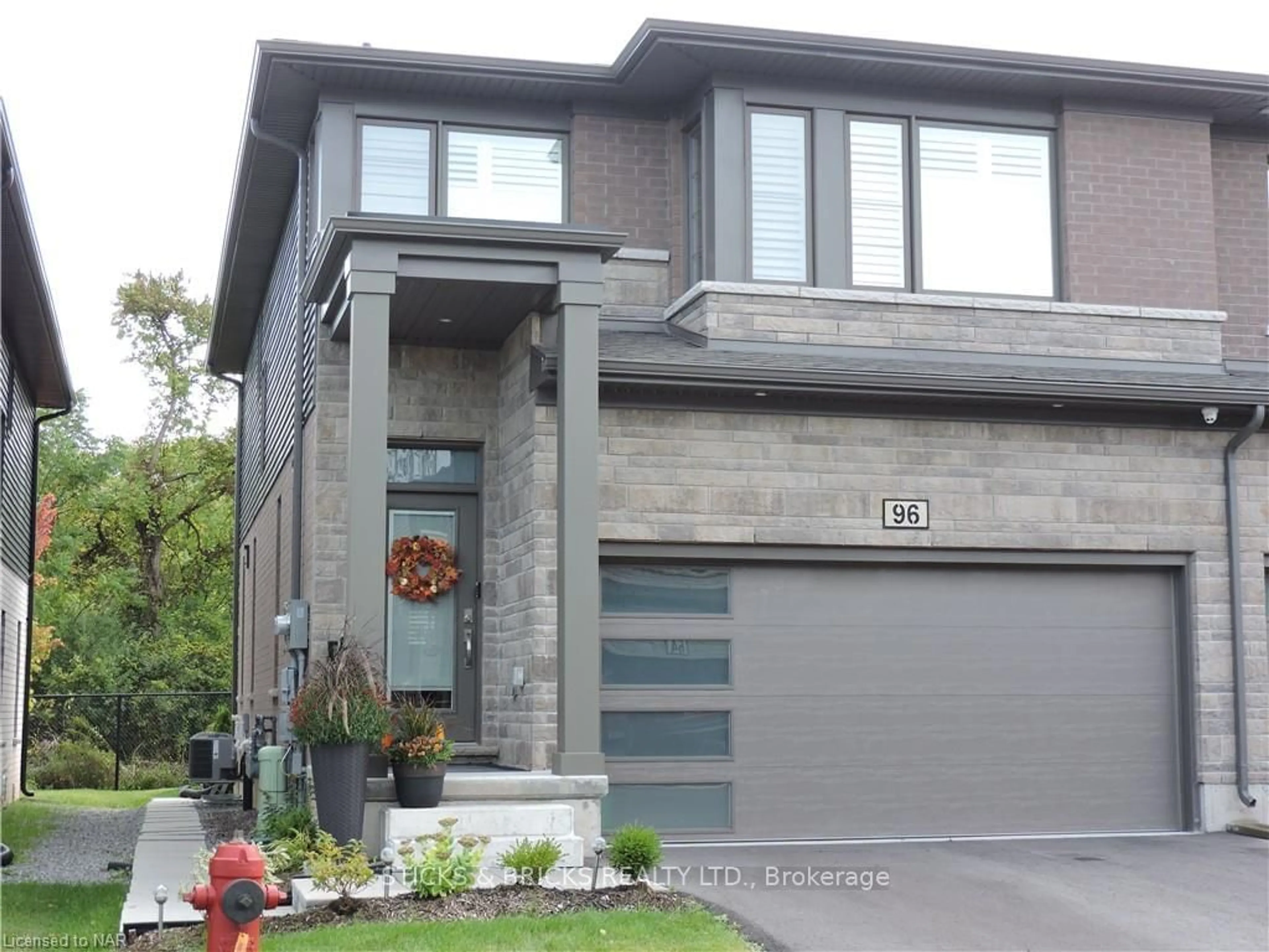 Home with brick exterior material for 4552 PORTAGE Rd #96, Niagara Falls Ontario L2E 6A8