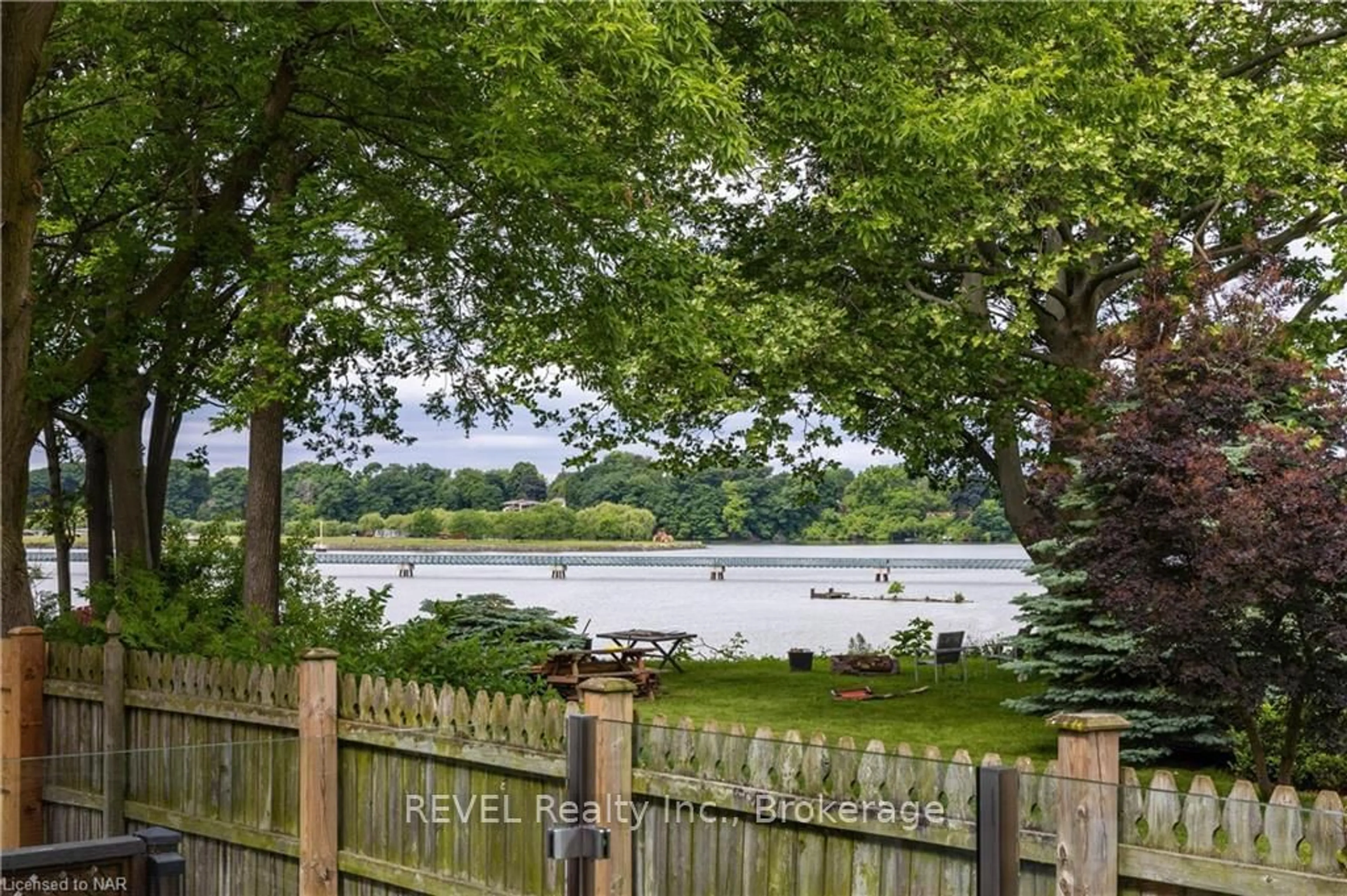 Patio, the view of lake or river for 88 LAKEPORT Rd #6, St. Catharines Ontario L2N 4P8