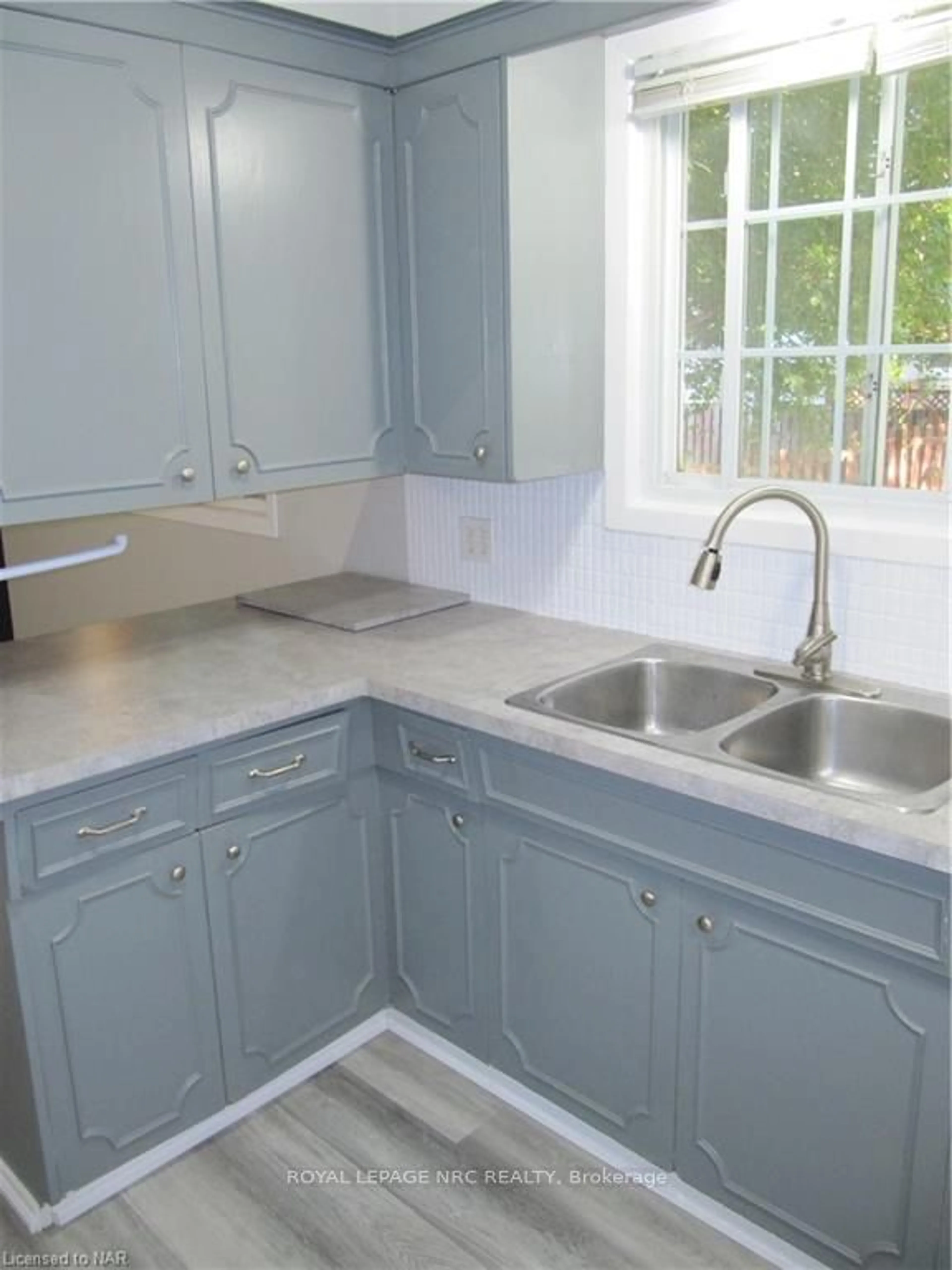 Kitchen, ceramic floors, cottage for 2 BLACK KNIGHT Rd, St. Catharines Ontario L2N 3C1