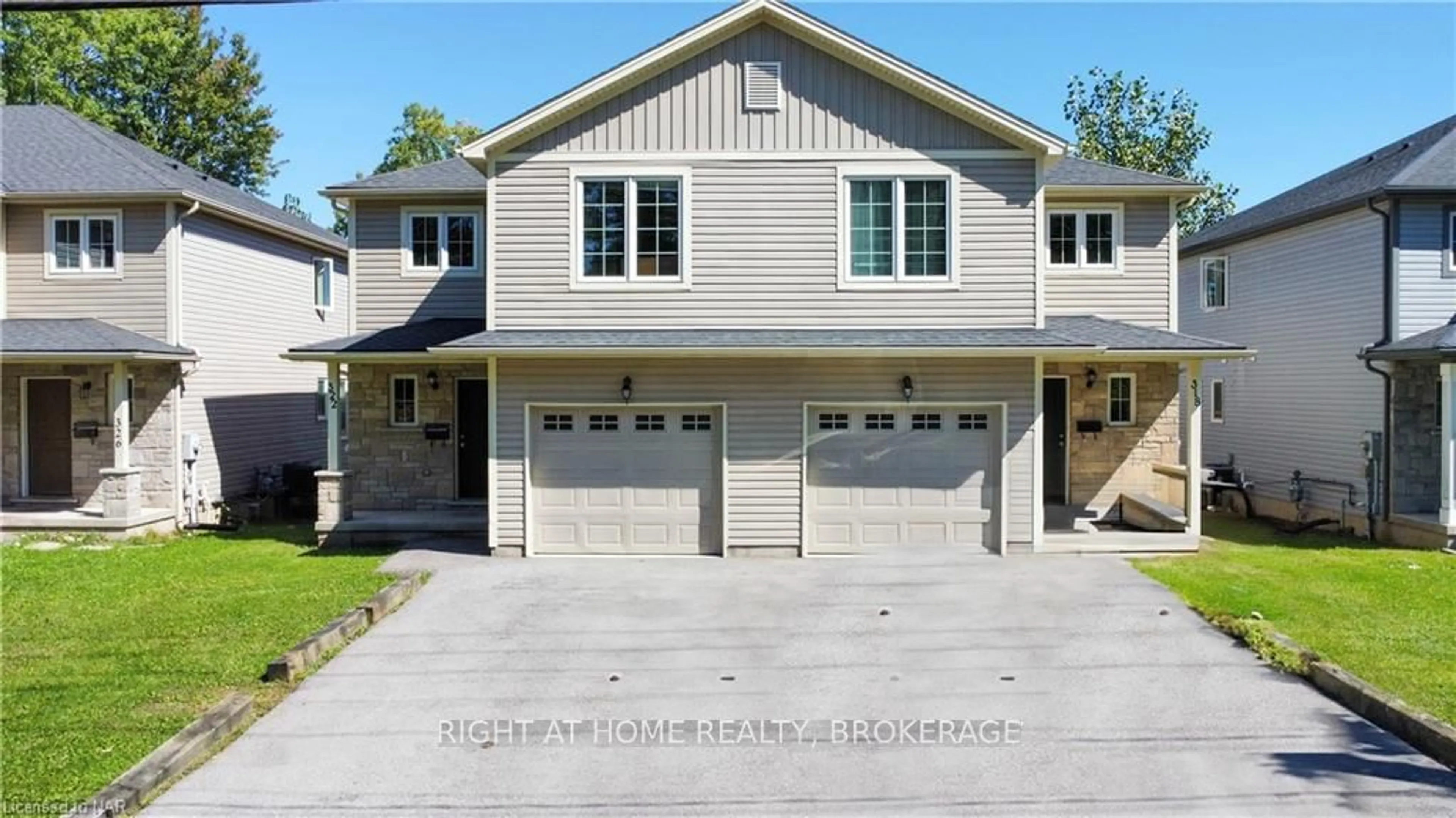 A pic from exterior of the house or condo, the street view for 322 FIRST AVENUE Ave, Welland Ontario L3C 0E1