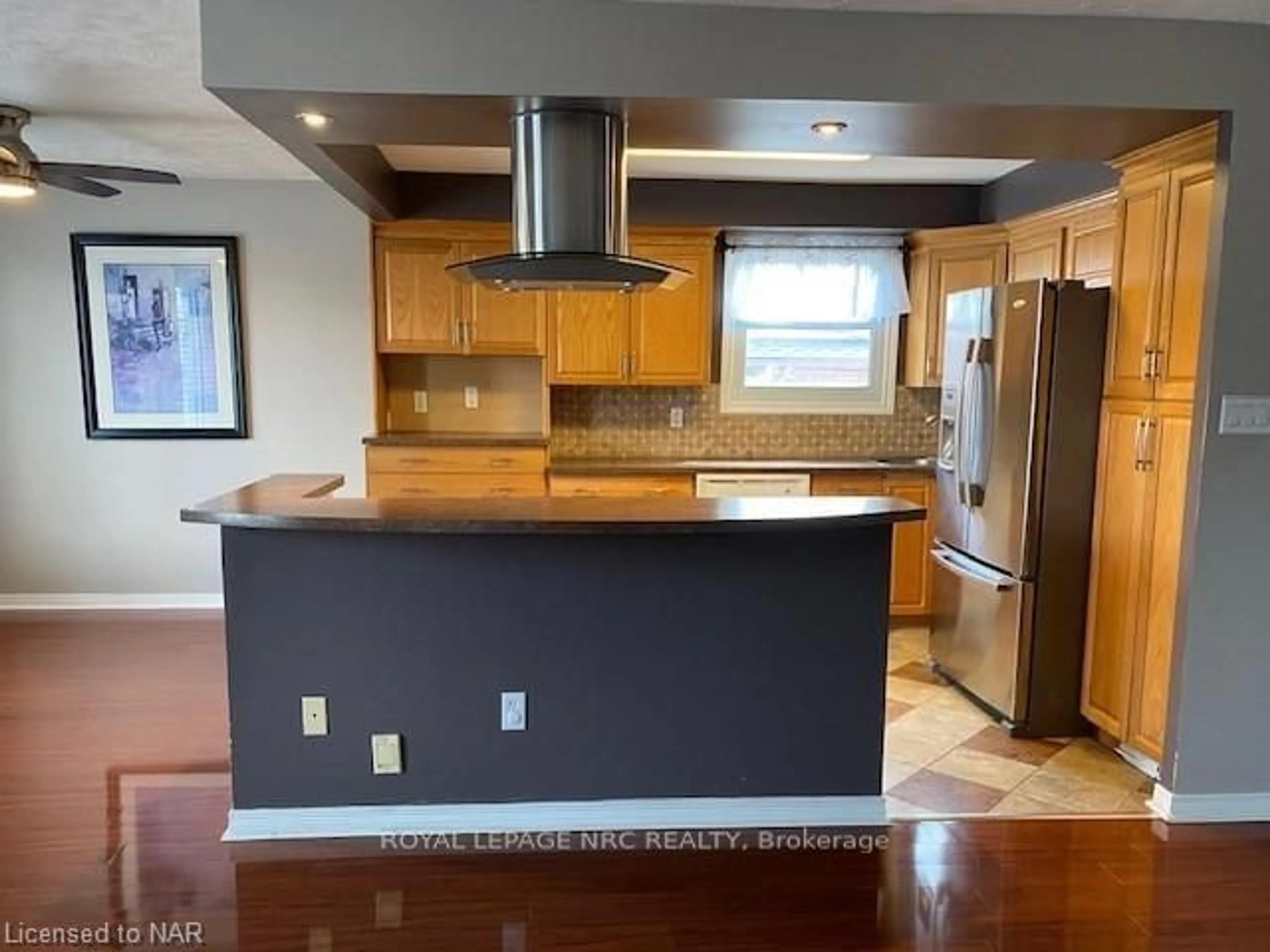 Open concept kitchen for 27 ARGYLE Crt, Welland Ontario L3C 6J1