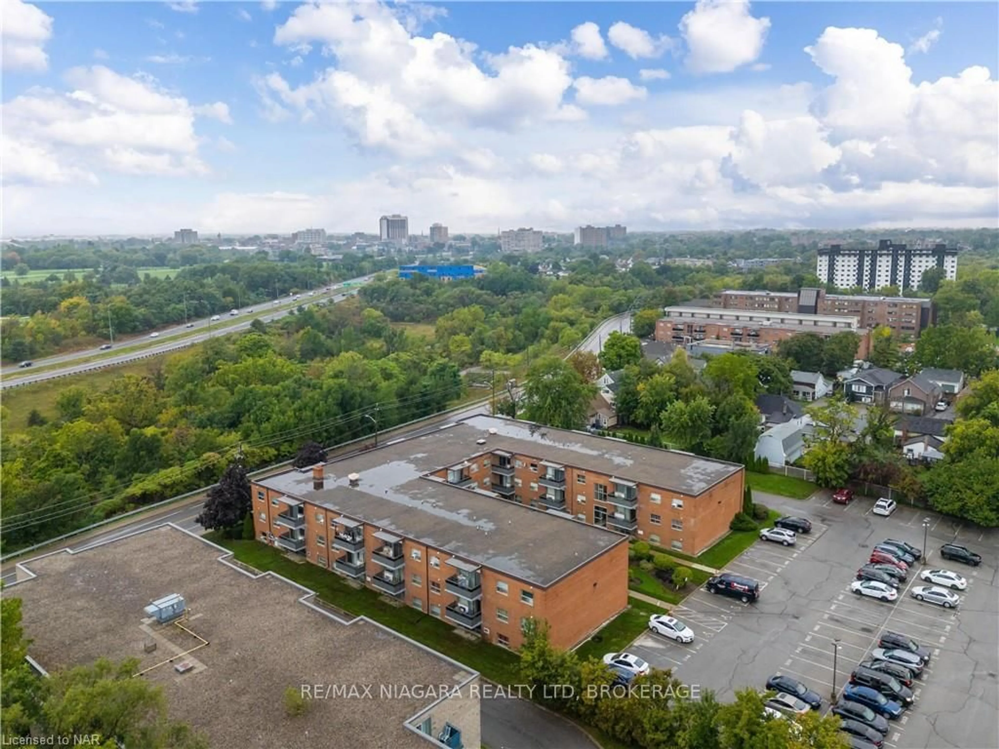 A pic from exterior of the house or condo, the front or back of building for 242 OAKDALE Ave #216, St. Catharines Ontario L2P 3K5