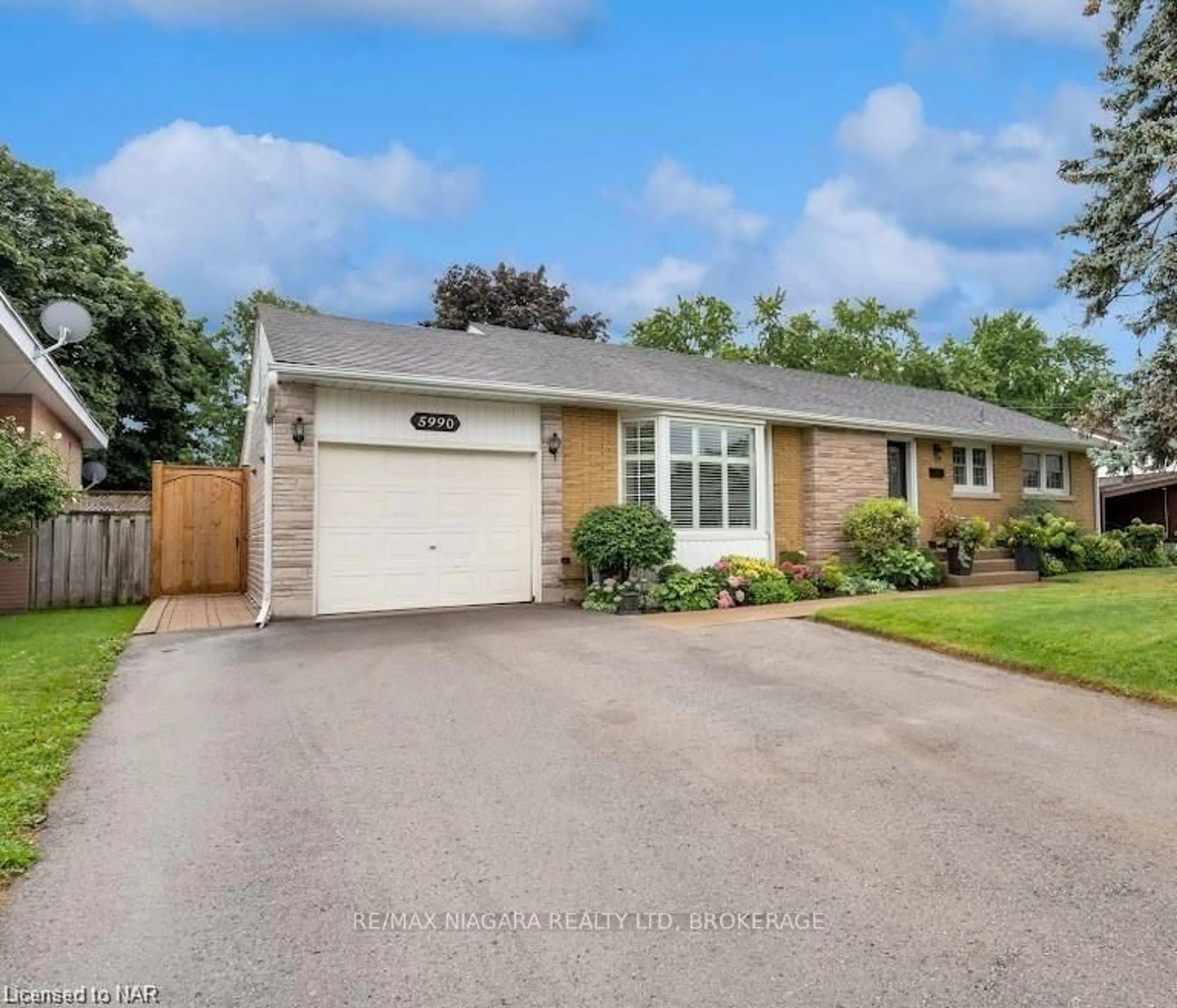 Frontside or backside of a home, the street view for 5990 STEVENS St, Niagara Falls Ontario L2E 3A3