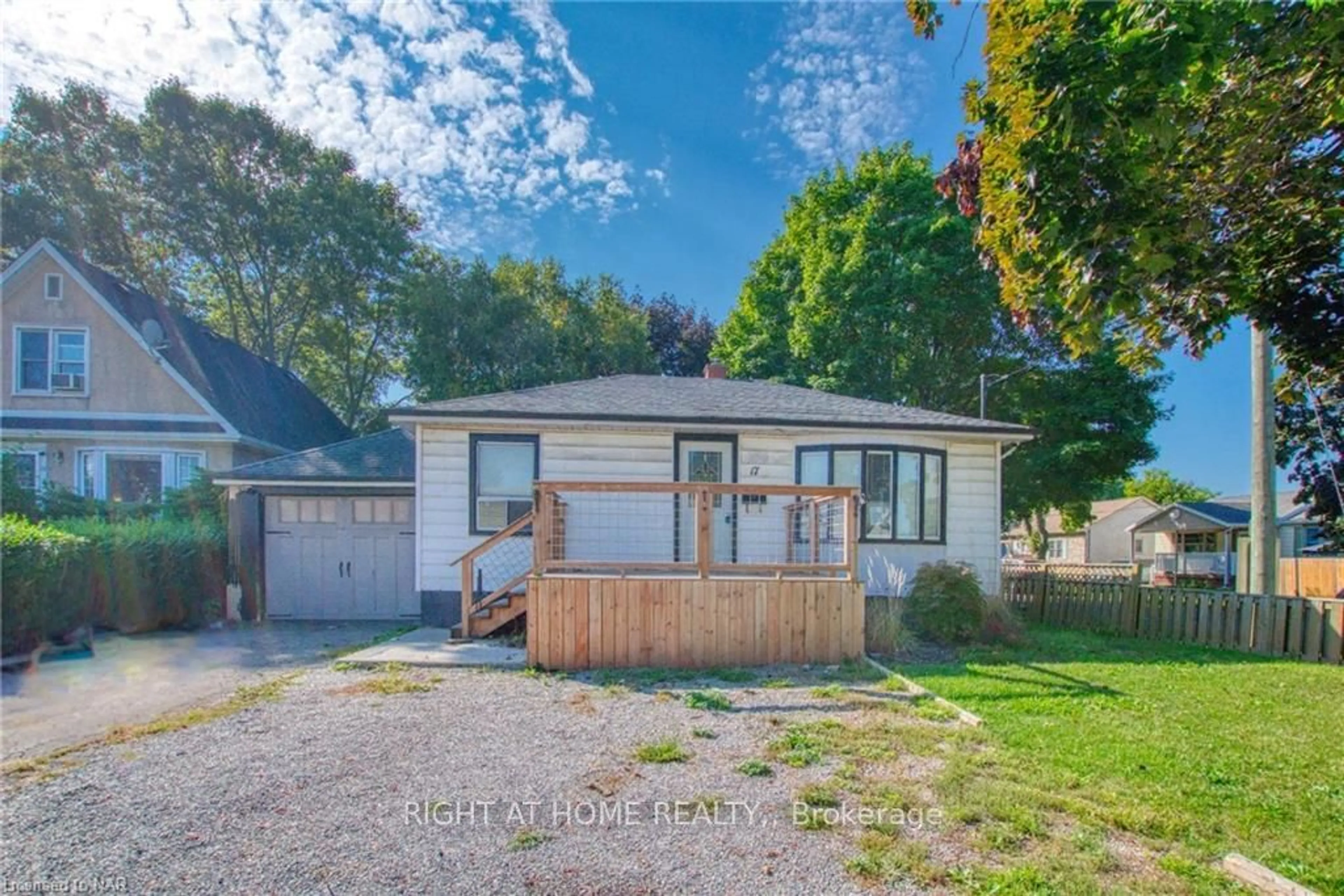 Frontside or backside of a home, cottage for 17 MAYWOOD Ave, St. Catharines Ontario L2R 1C4