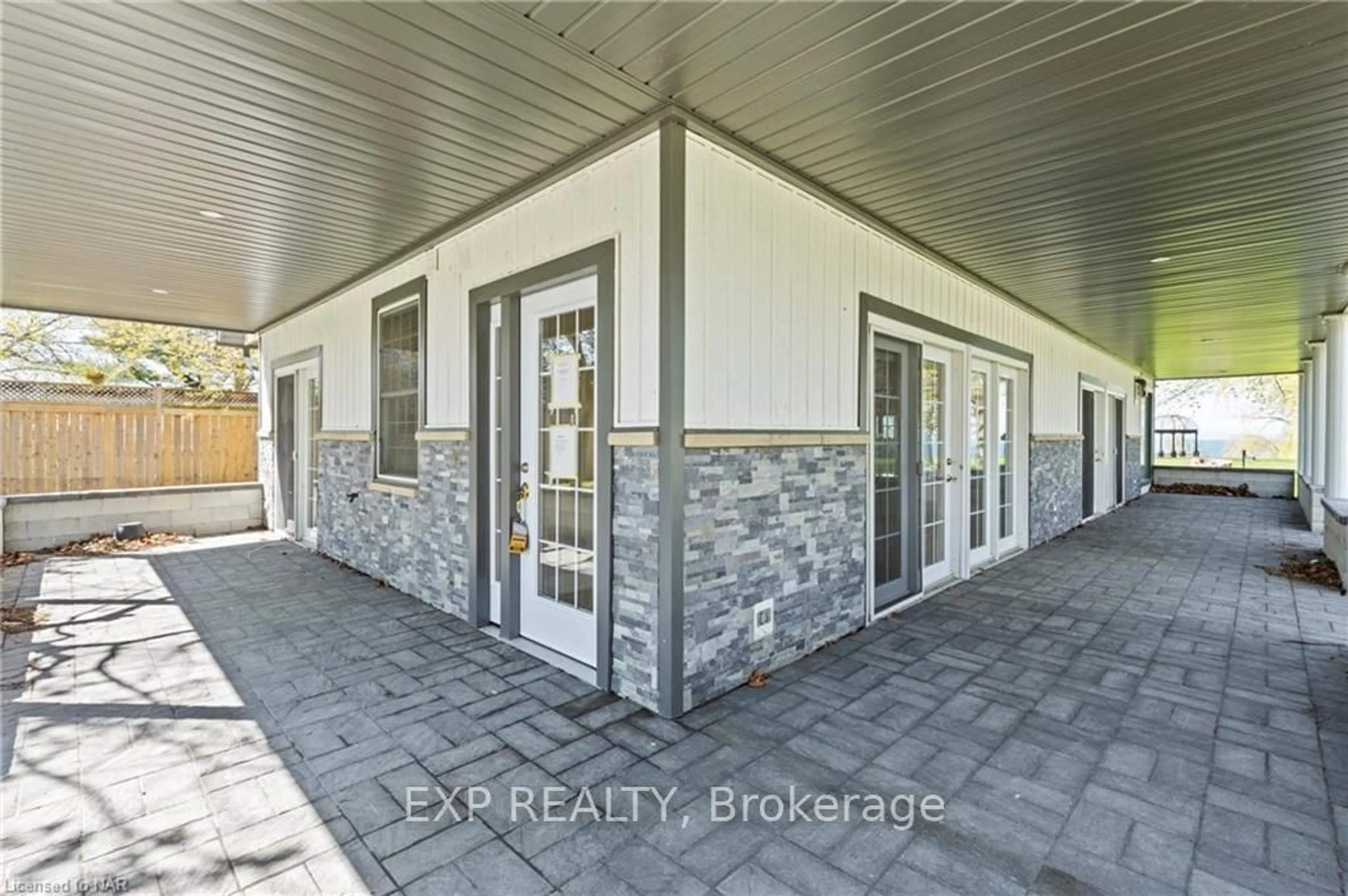 Indoor entryway, cement floor for 12 FIRELANE 13A Lane, Niagara-on-the-Lake Ontario L0S 1J0