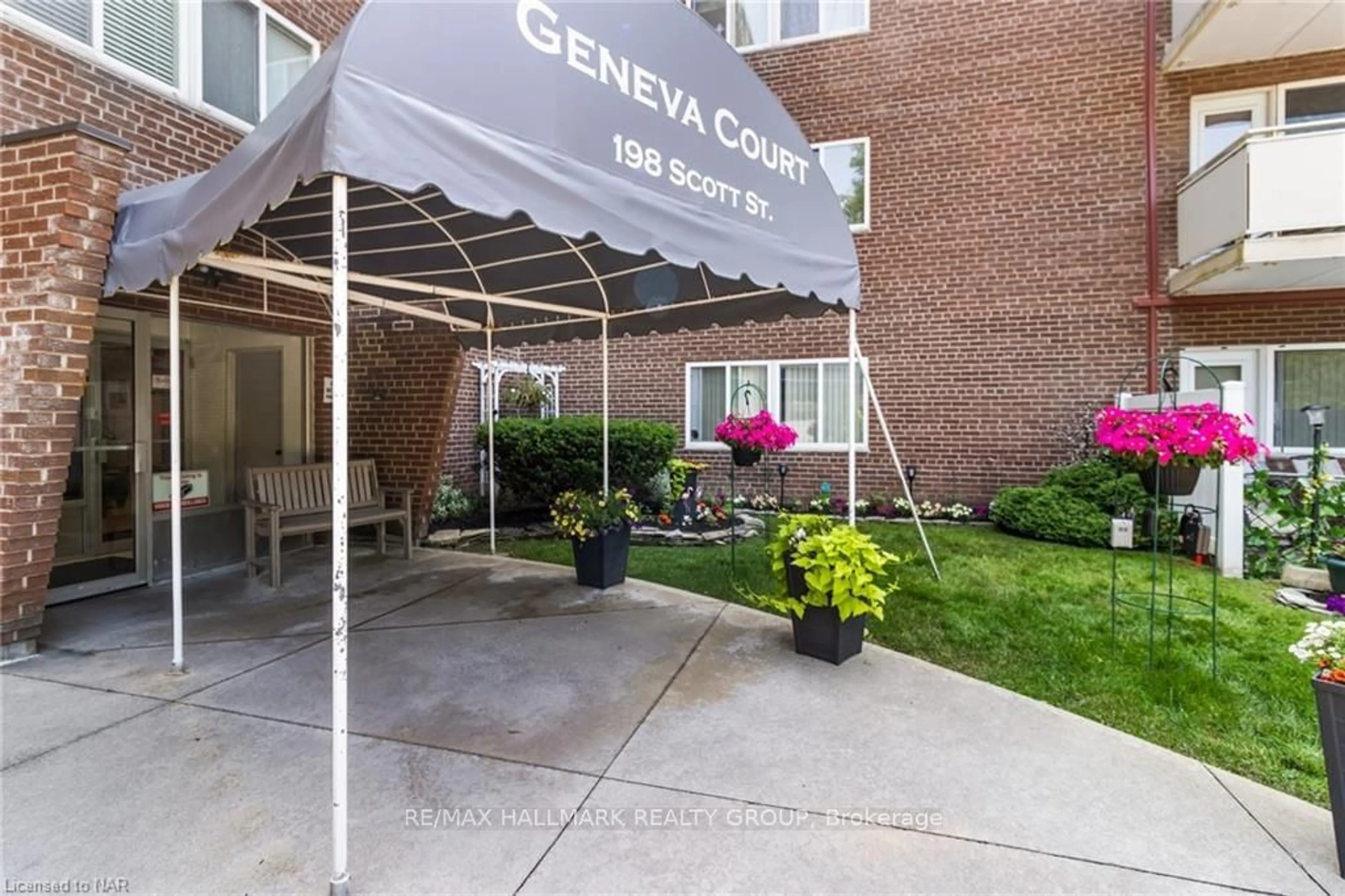 Indoor foyer, cement floor for 198 SCOTT St #404, St. Catharines Ontario L2N 5T3