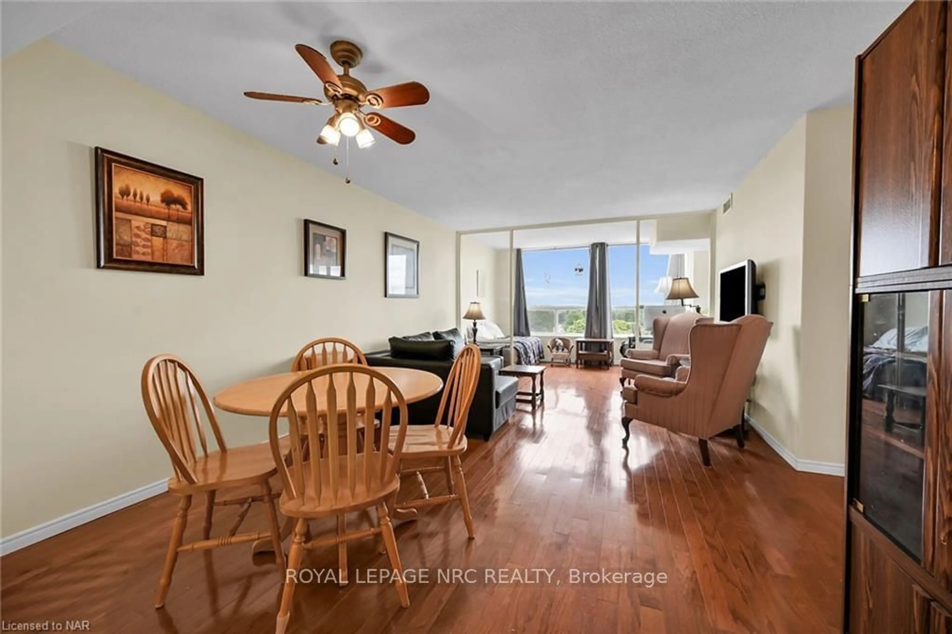 Living room, wood floors for 5100 DORCHESTER Rd #710, Niagara Falls Ontario L2E 7H4