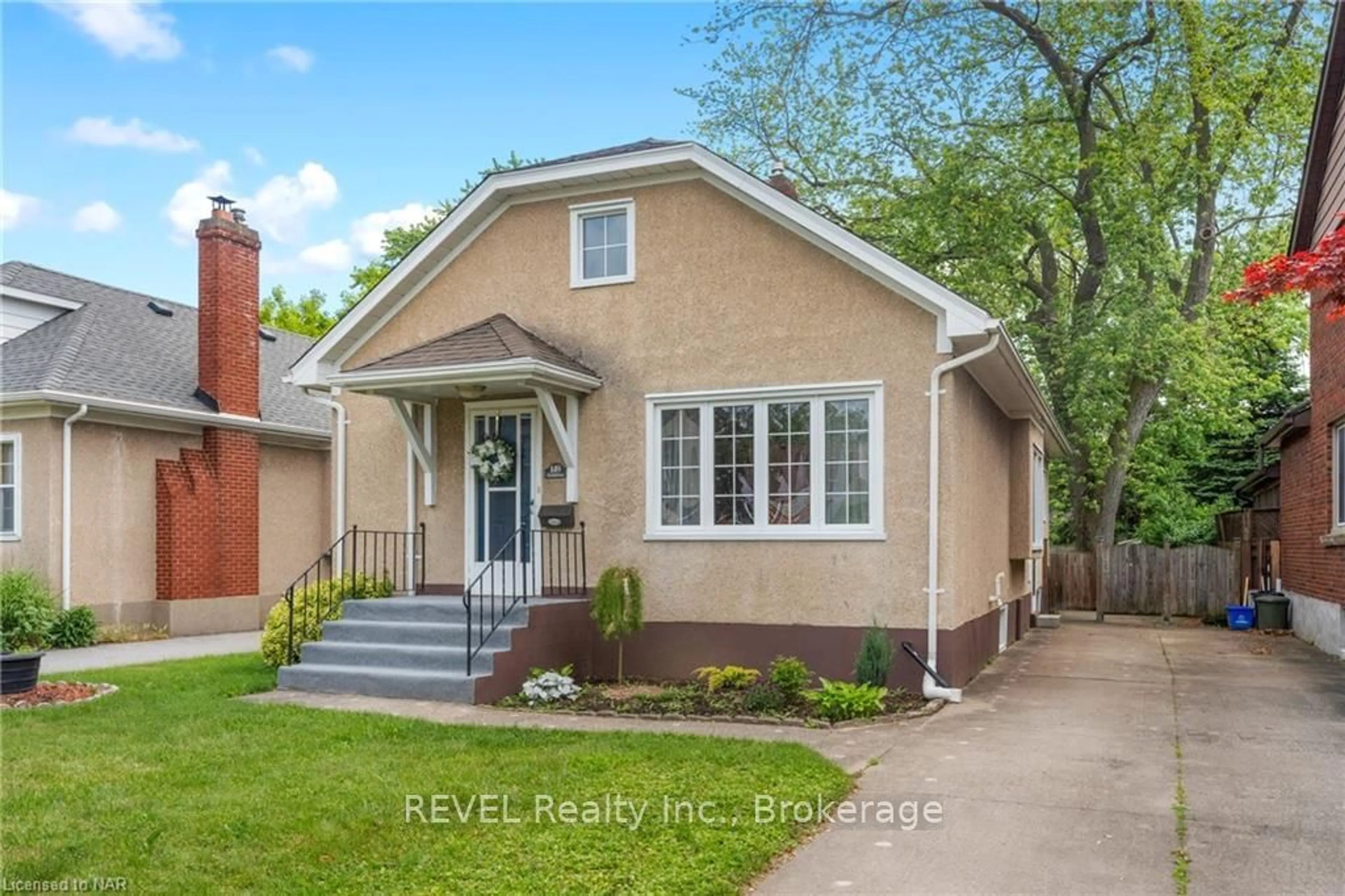 Frontside or backside of a home, cottage for 149 SOUTH Dr, St. Catharines Ontario L2R 4W3